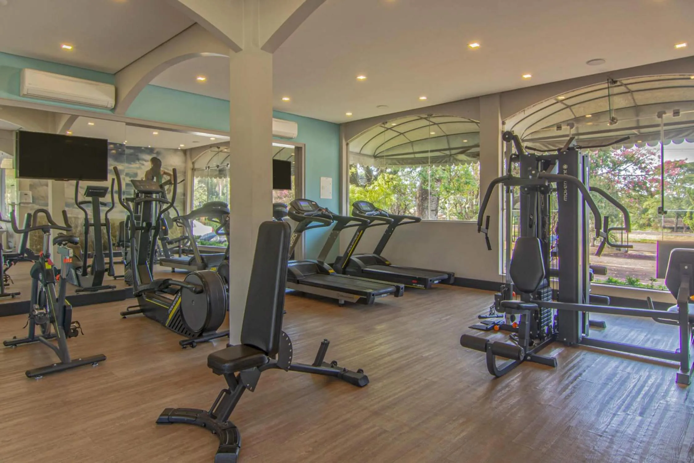 Fitness centre/facilities in Hotel Deville Express Cascavel