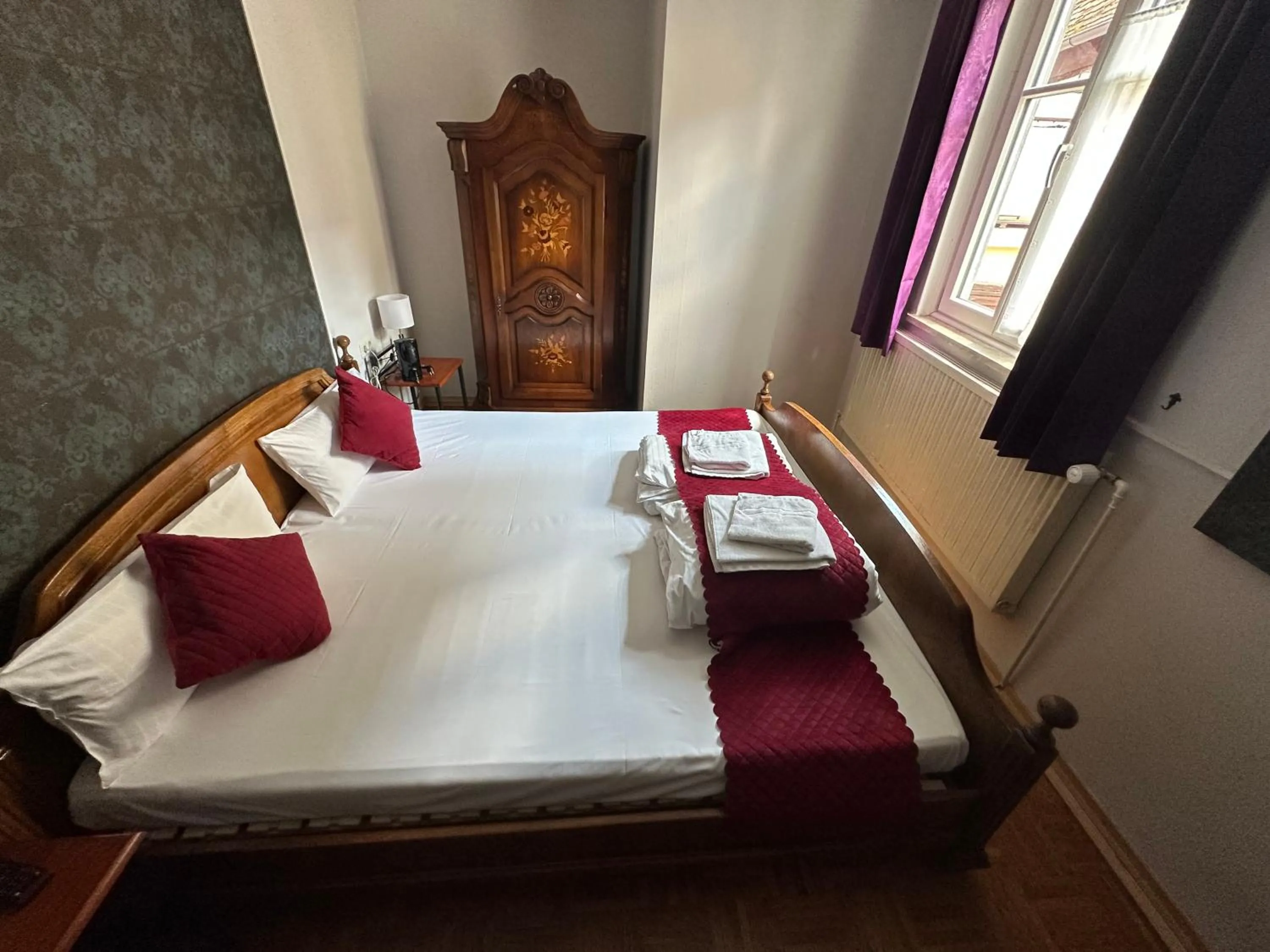 Bed in Hotel Schwarzer Adler