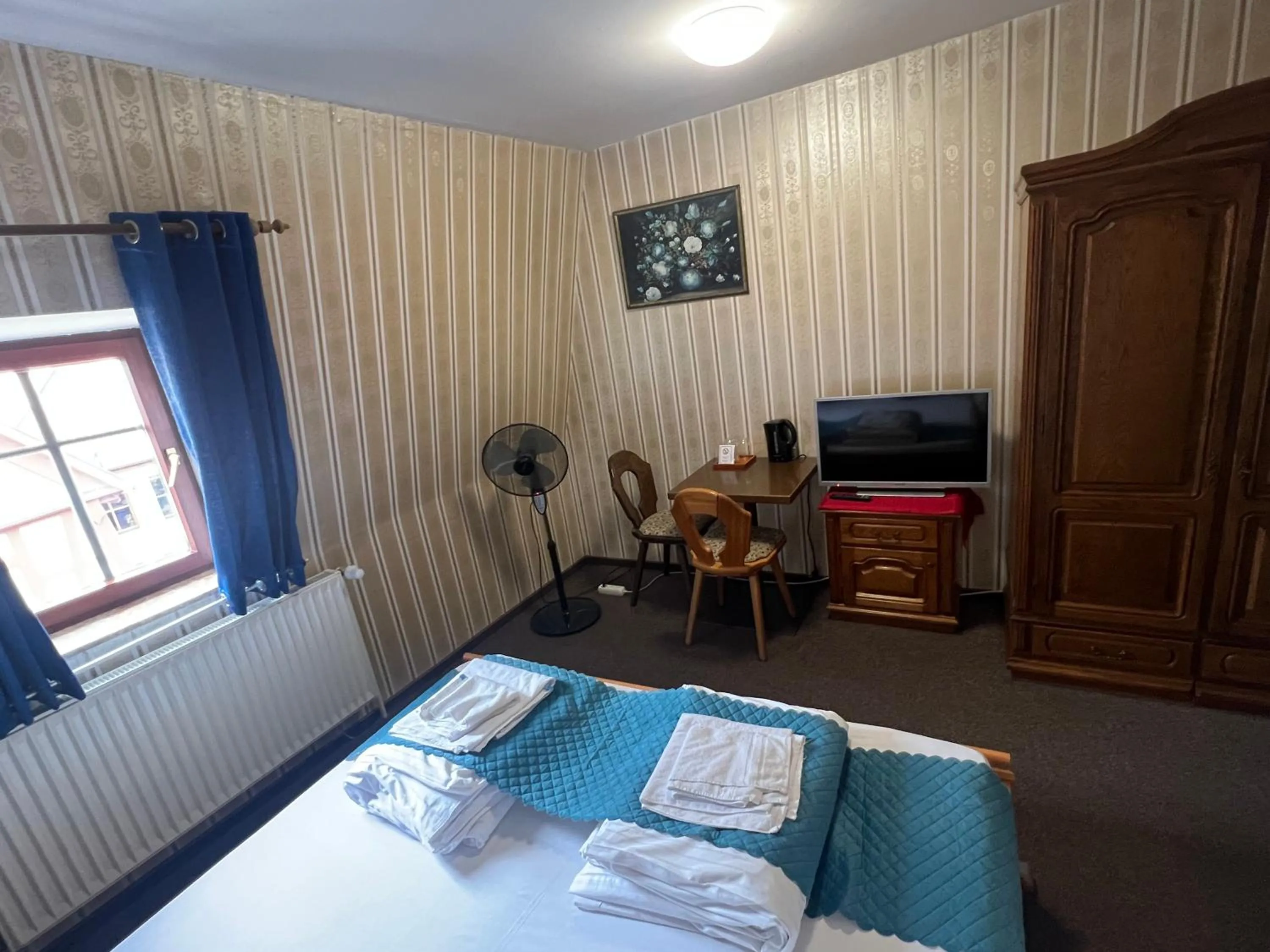 Bed in Hotel Schwarzer Adler