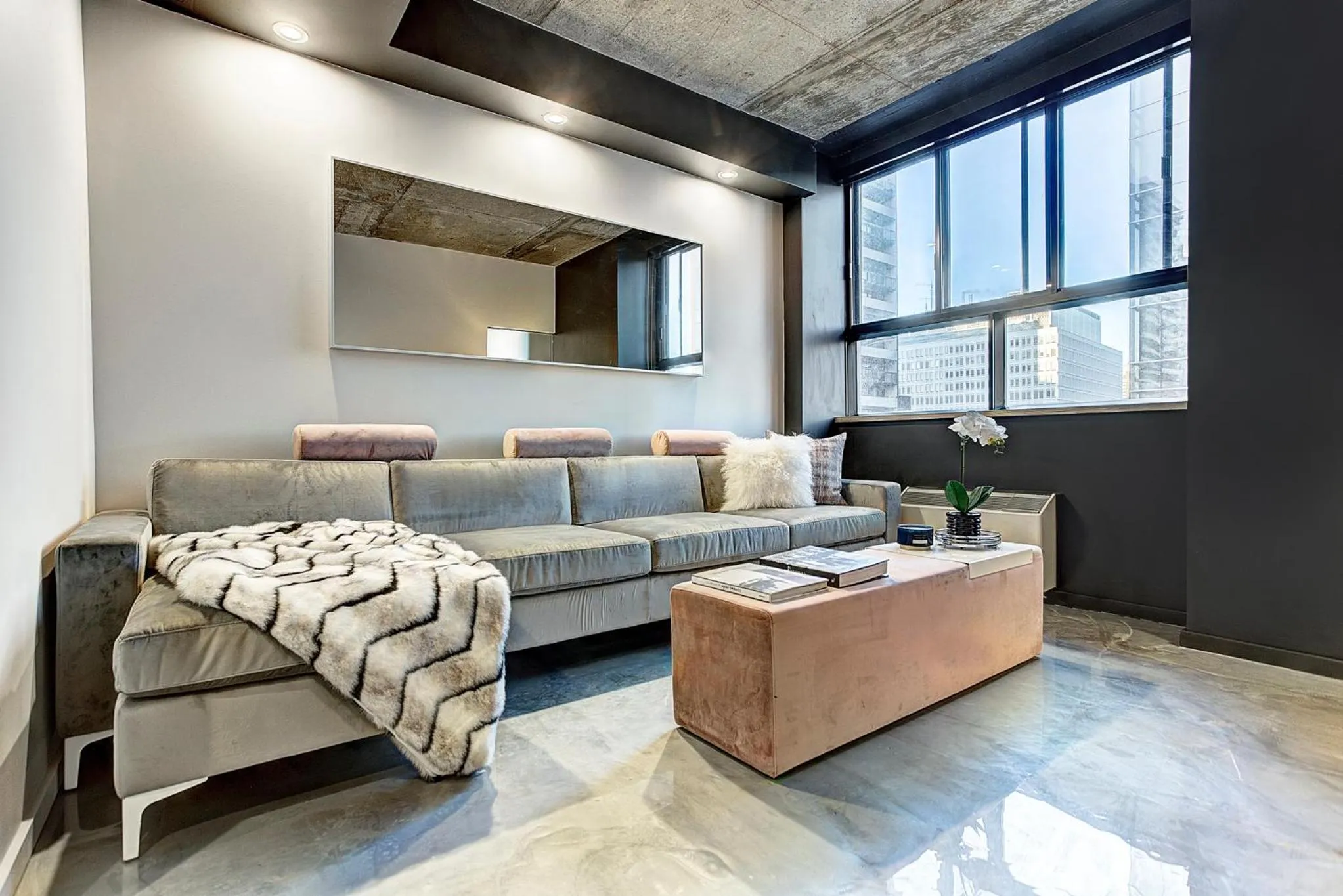 Living room in Pierce Boutique Apartments by Simplissimmo