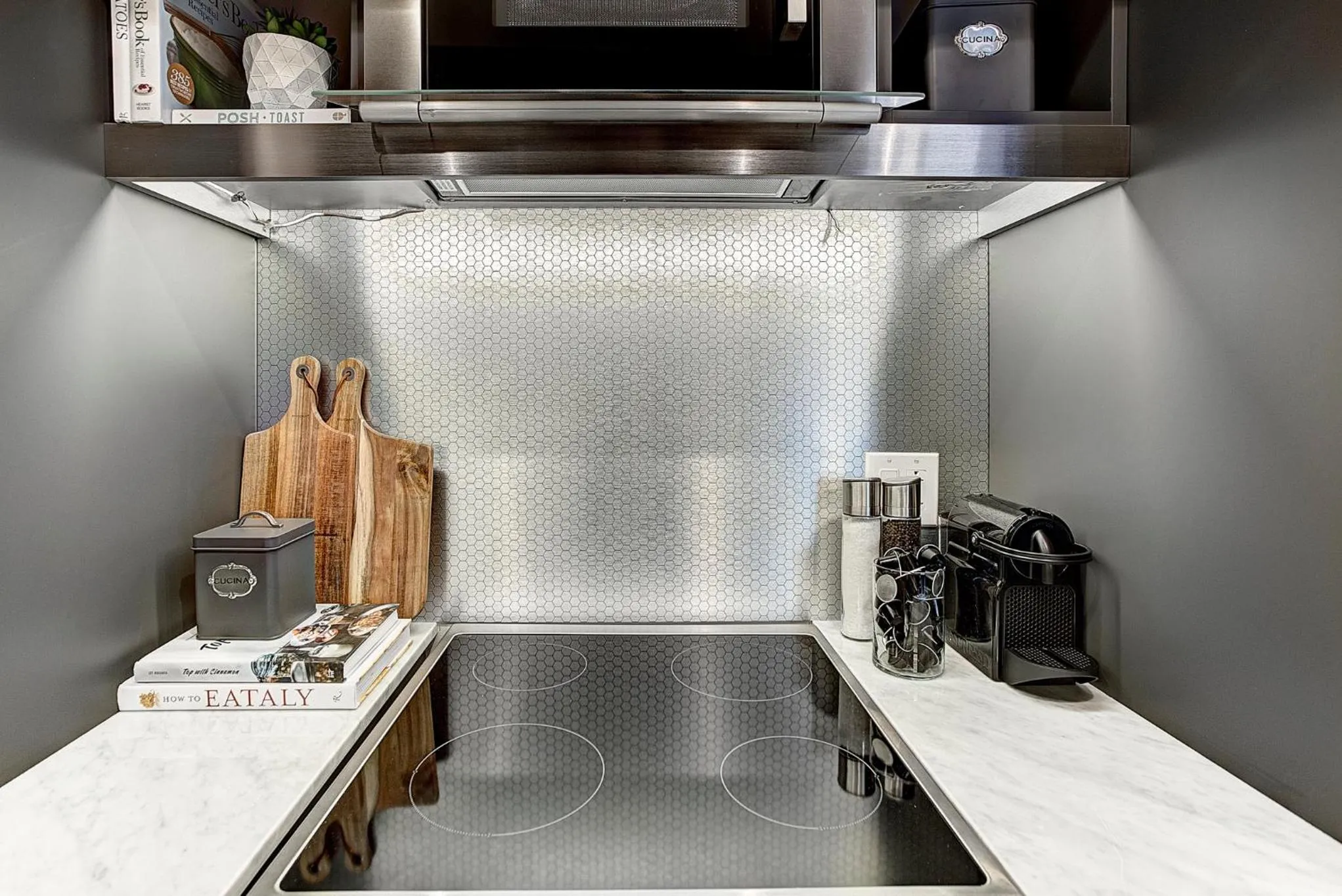 Coffee/tea facilities in Pierce Boutique Apartments by Simplissimmo