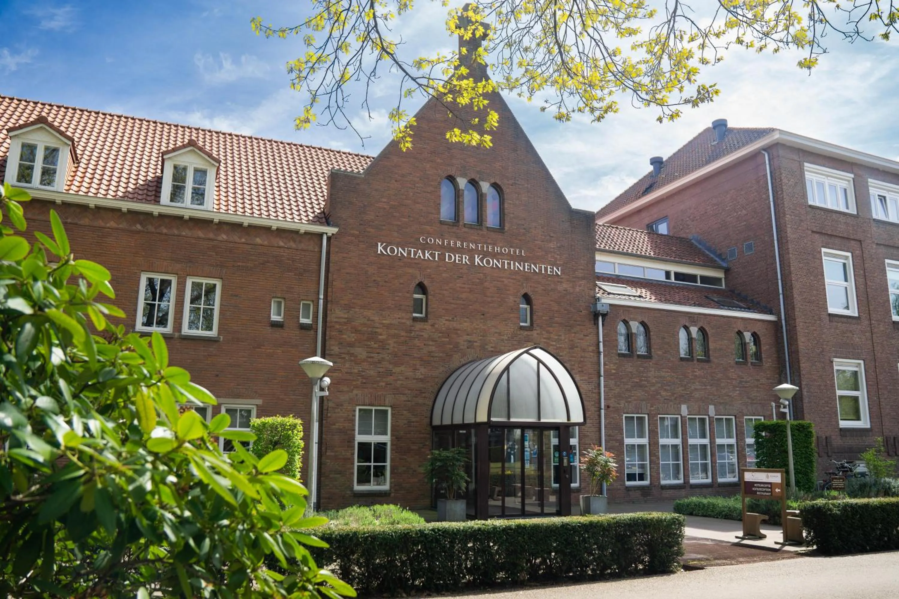 Property building in Hotel Kontakt der Kontinenten