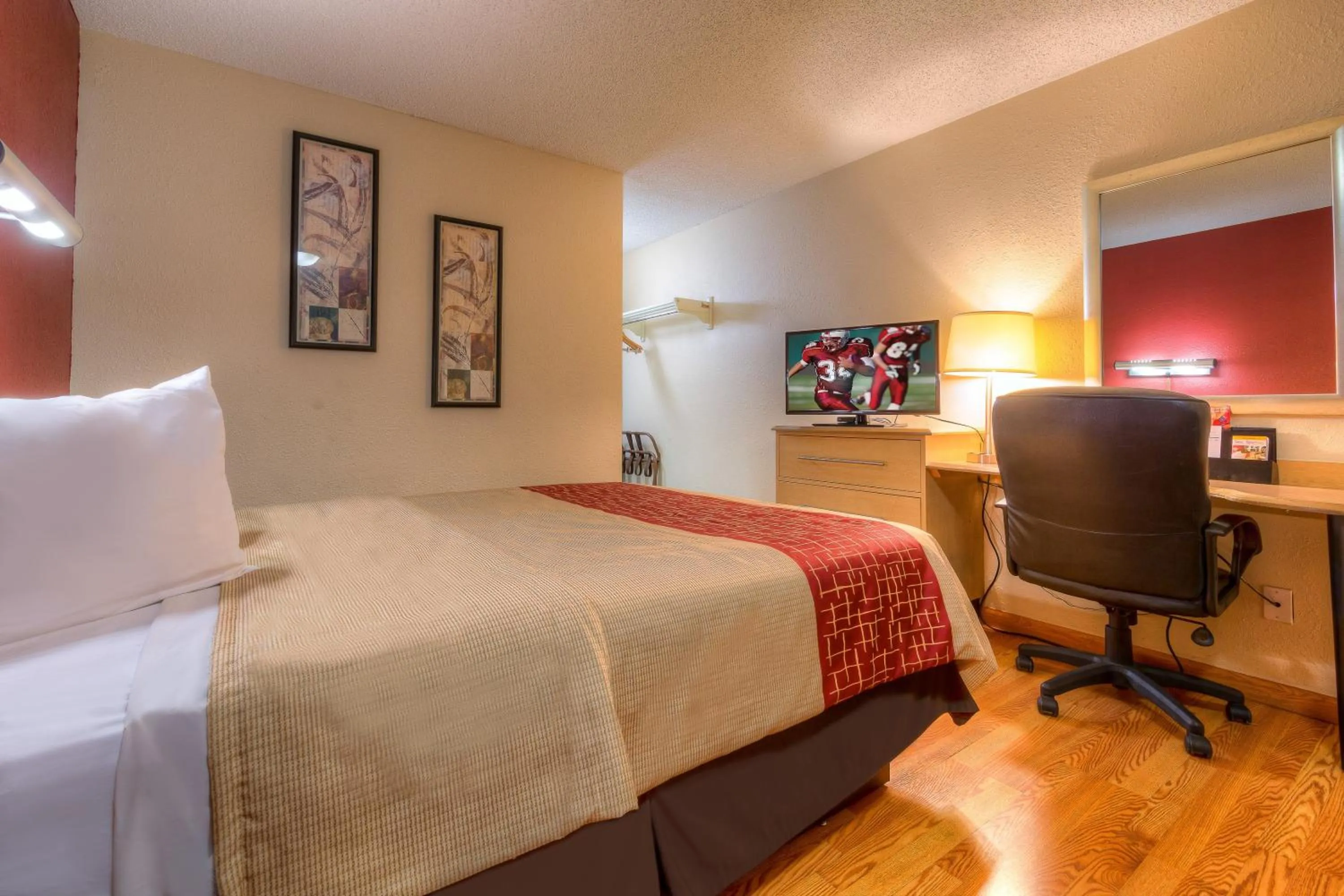 Photo of the whole room in Red Roof Inn Tulsa