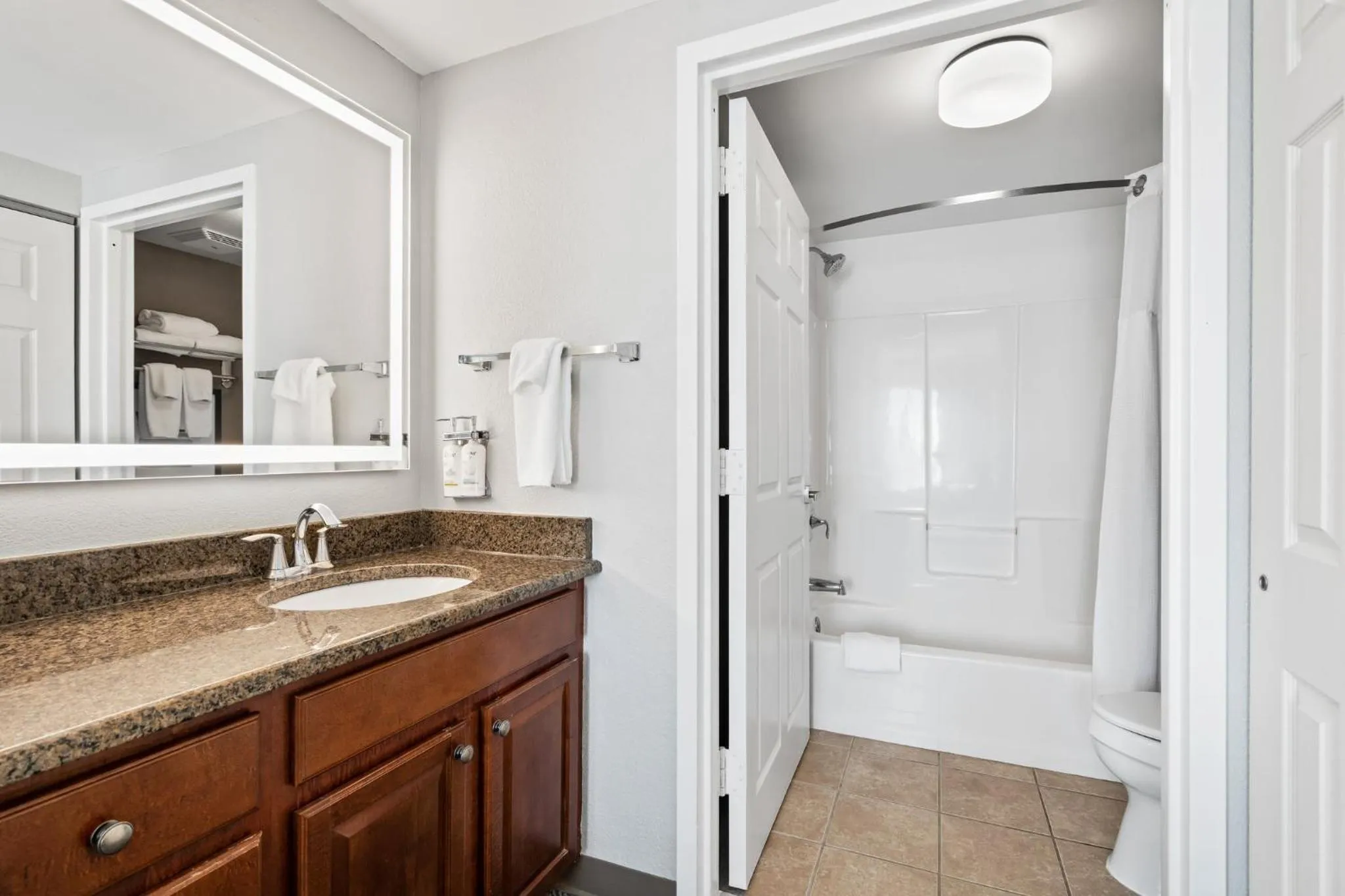 Bedroom in Staybridge Suites North Brunswick by IHG