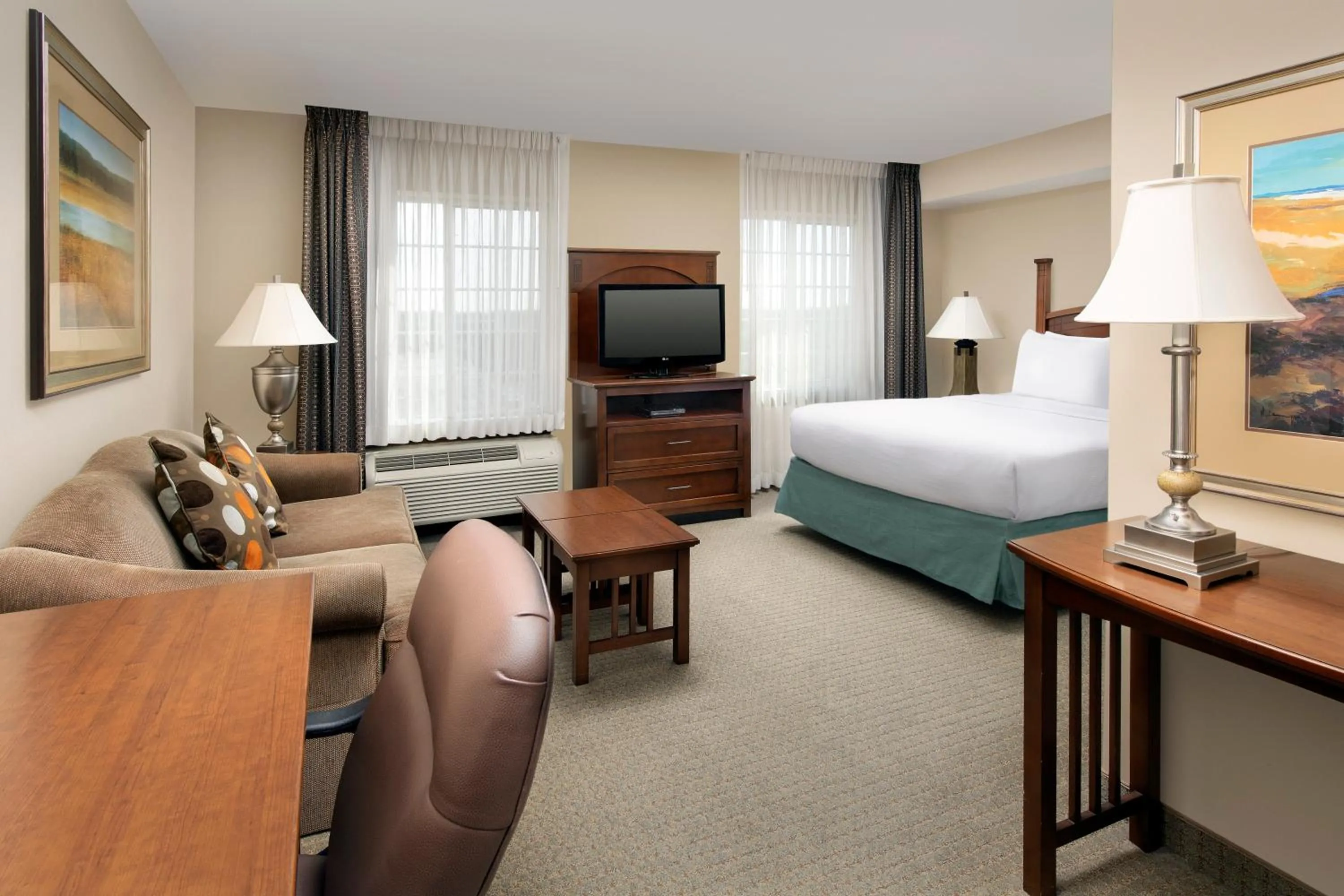 Bed in Staybridge Suites North Brunswick by IHG