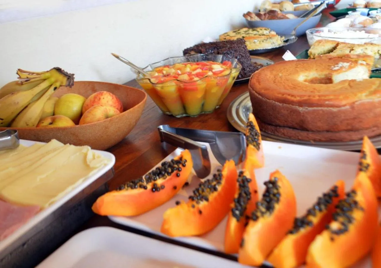 Buffet breakfast in Pousada Casa na Praia