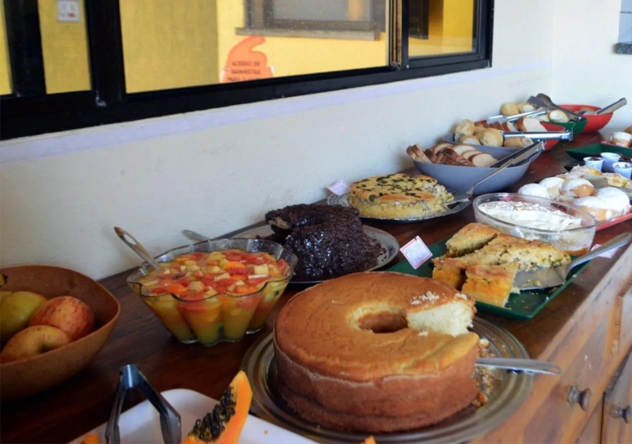Buffet breakfast in Pousada Casa na Praia