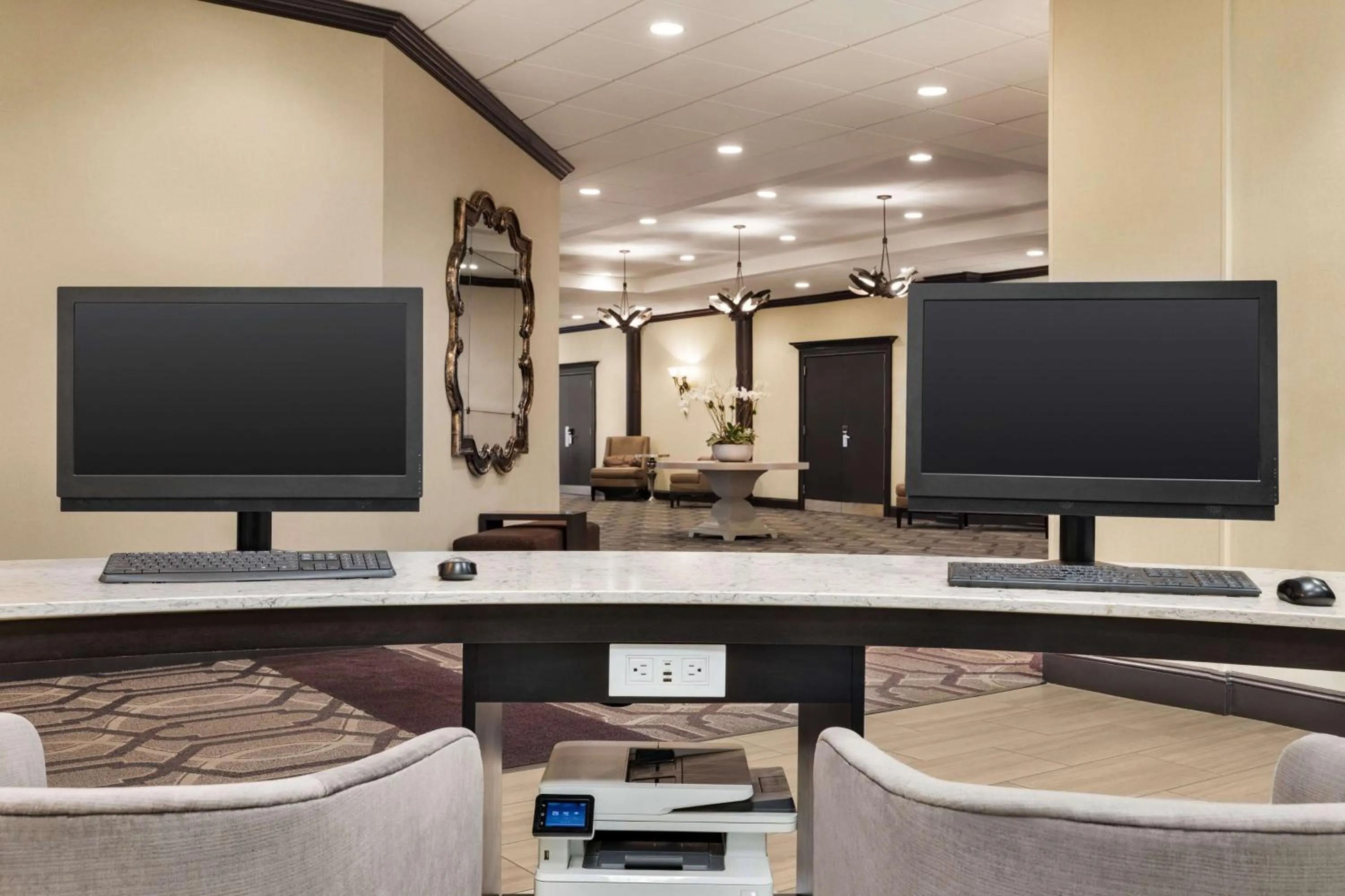 Business facilities in DoubleTree by Hilton New Orleans Airport