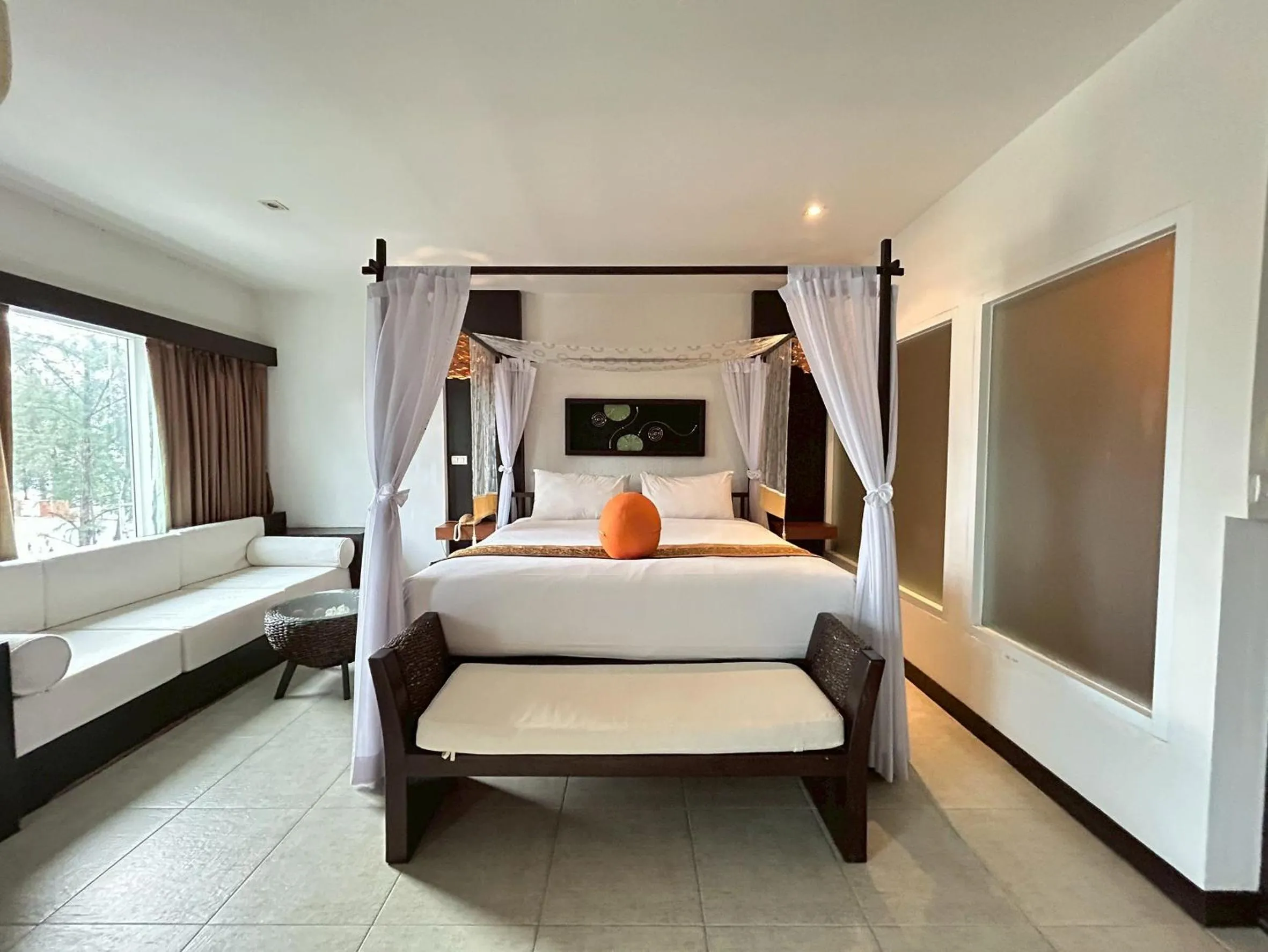 Seating area, Bed in Benyada Lodge - Surin Beach