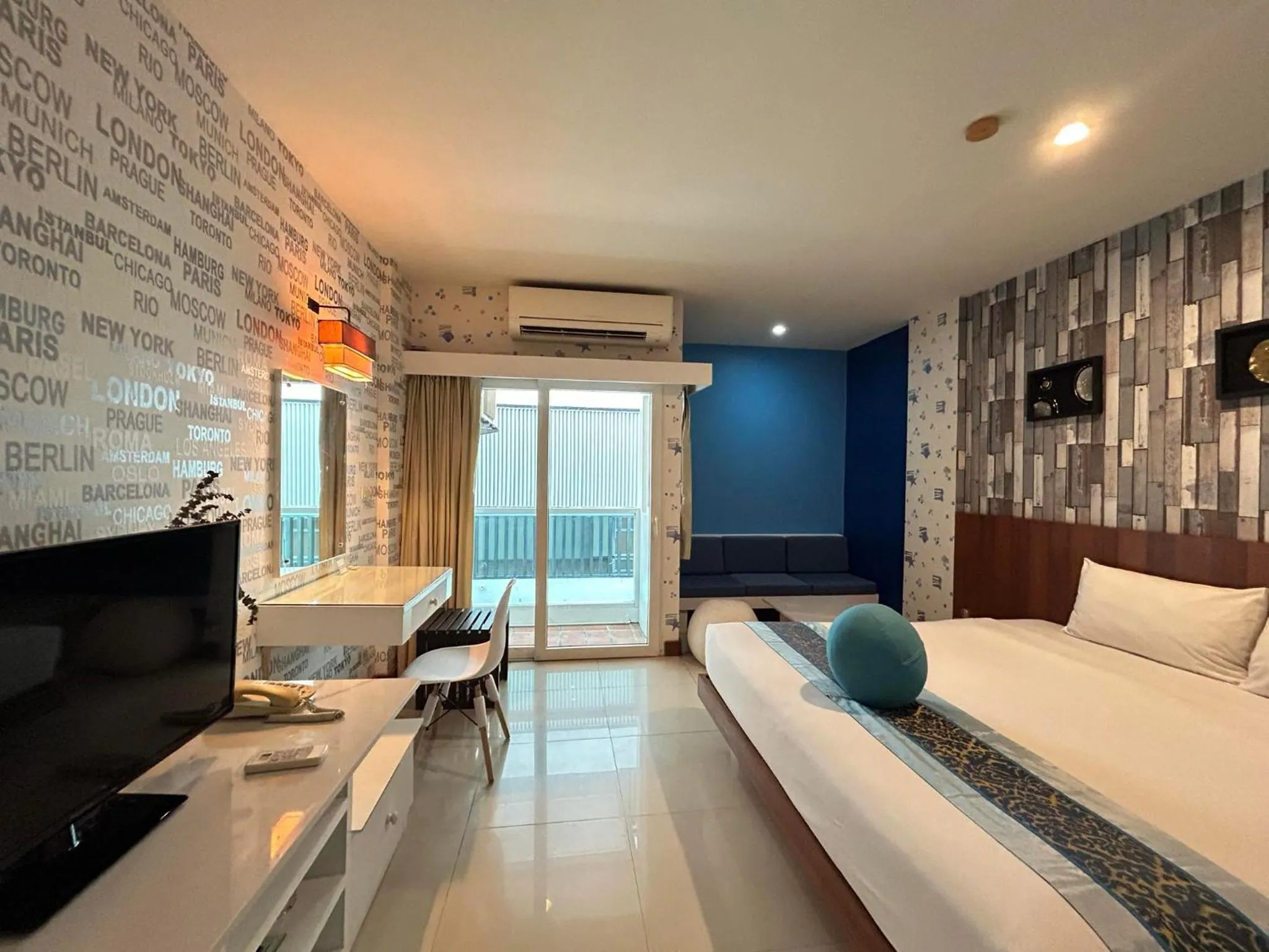 Bed in Benyada Lodge - Surin Beach