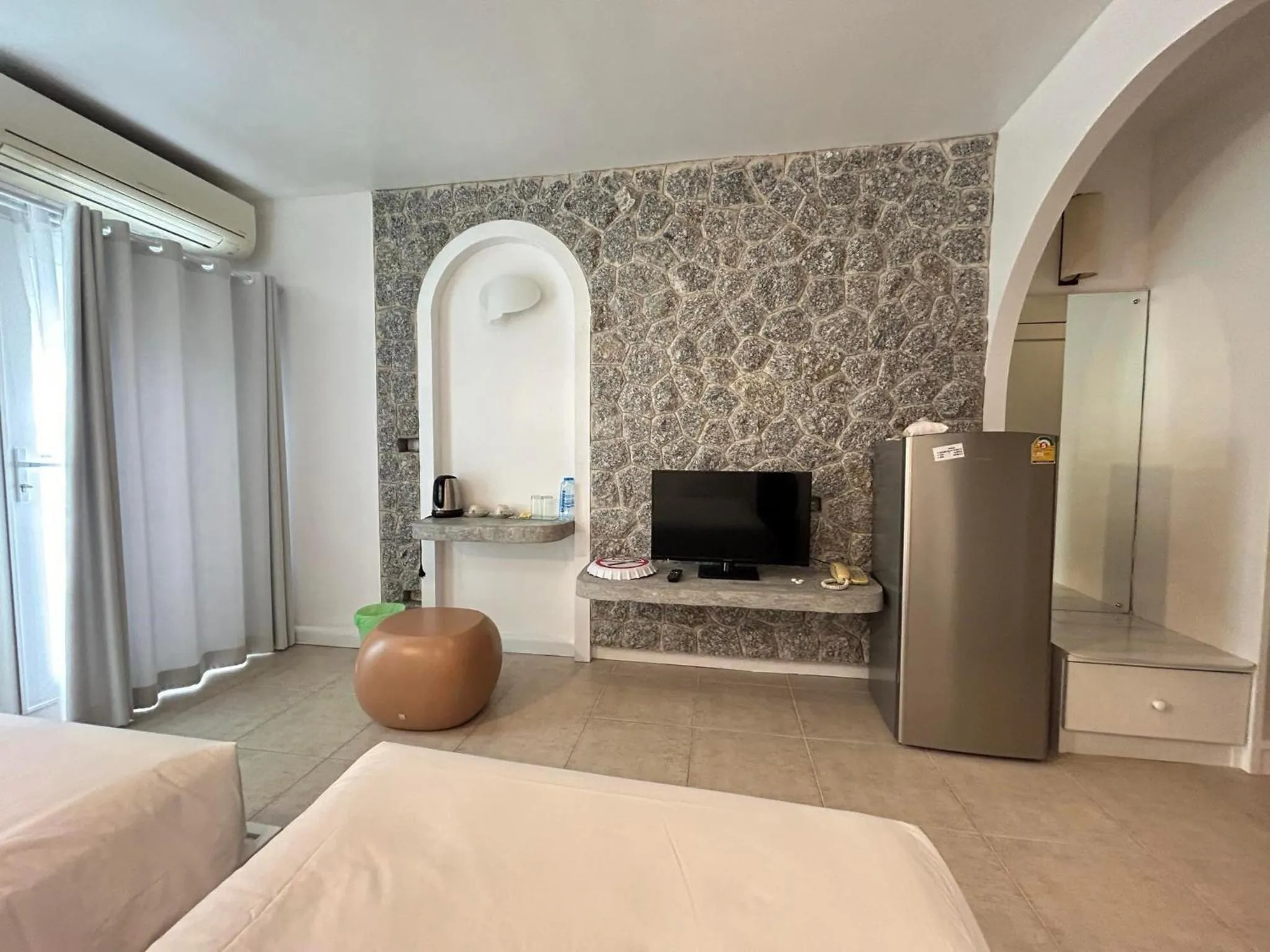 TV and multimedia, Bed in Benyada Lodge - Surin Beach