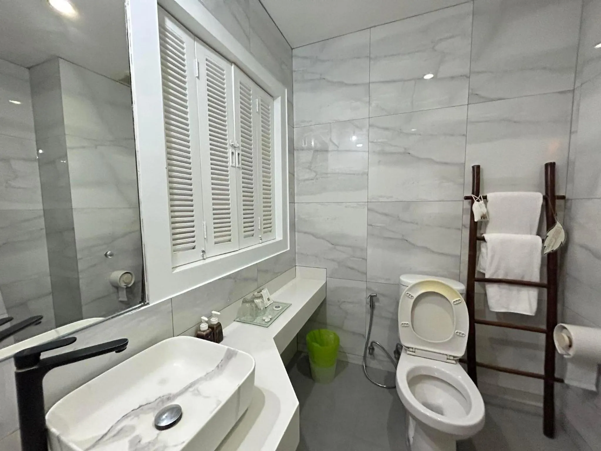 Toilet in Benyada Lodge - Surin Beach