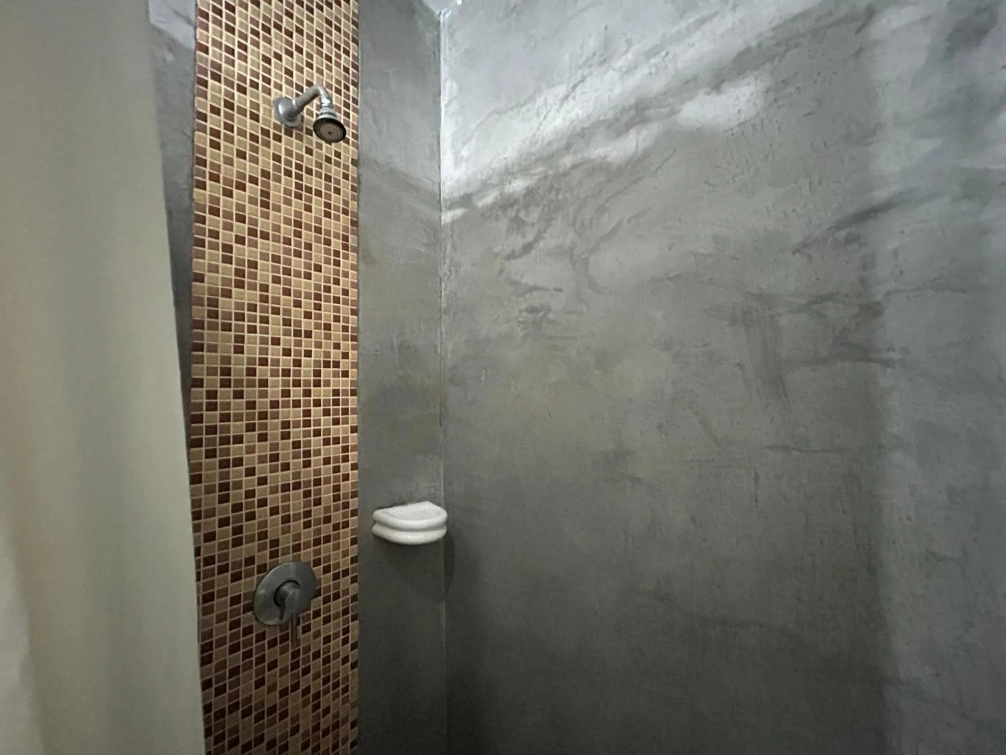 Shower in Benyada Lodge - Surin Beach