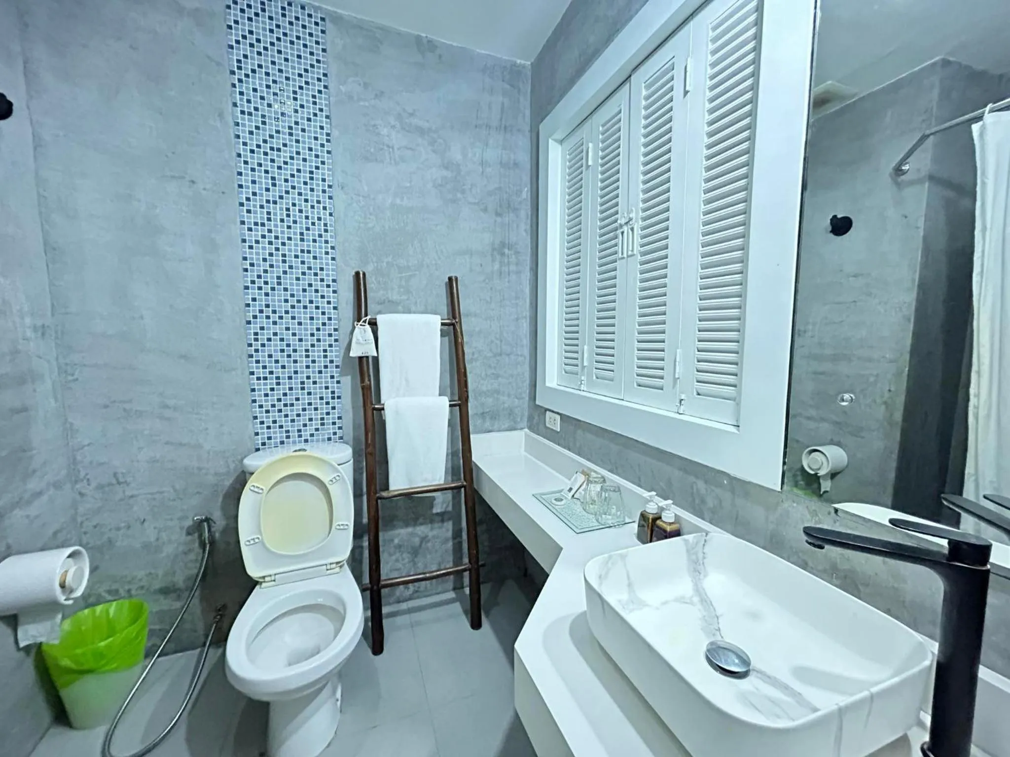 Toilet in Benyada Lodge - Surin Beach