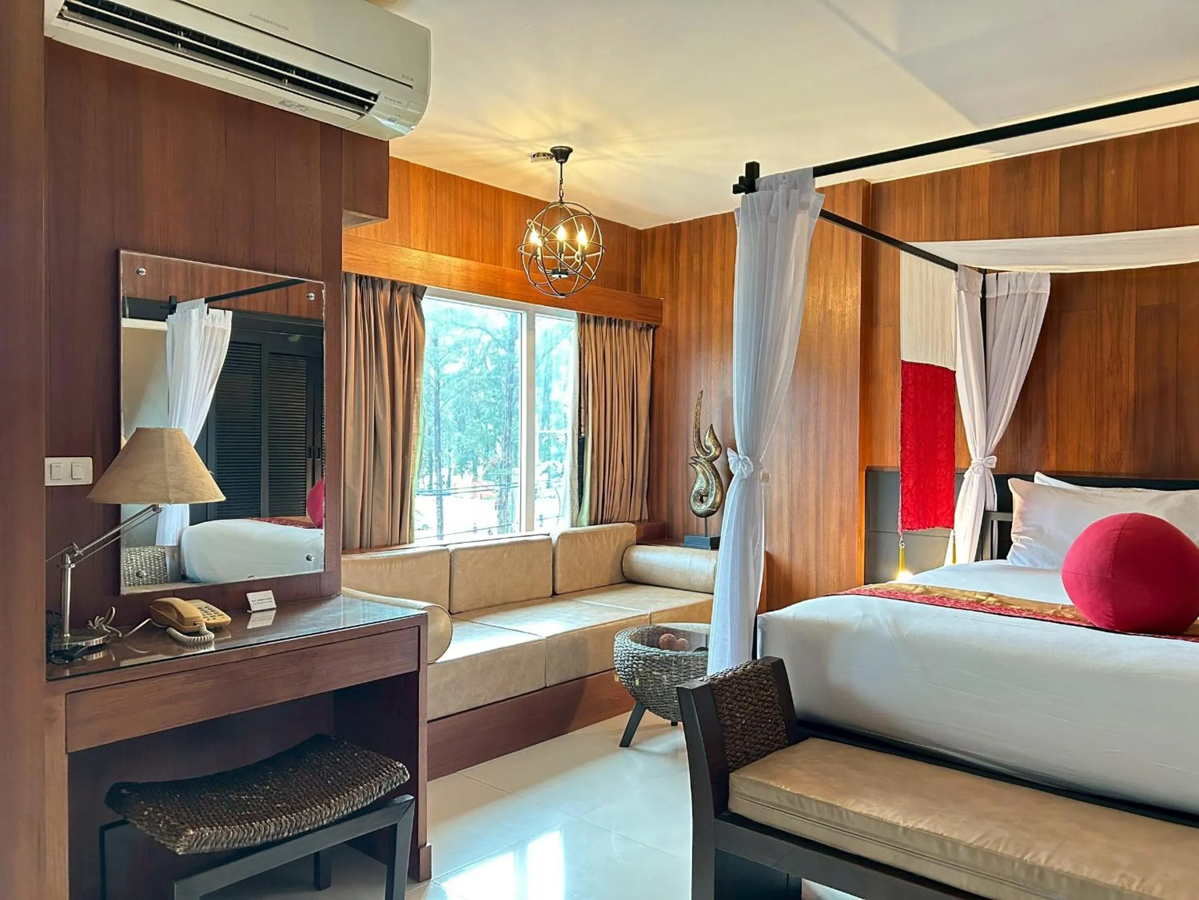 Bed in Benyada Lodge - Surin Beach