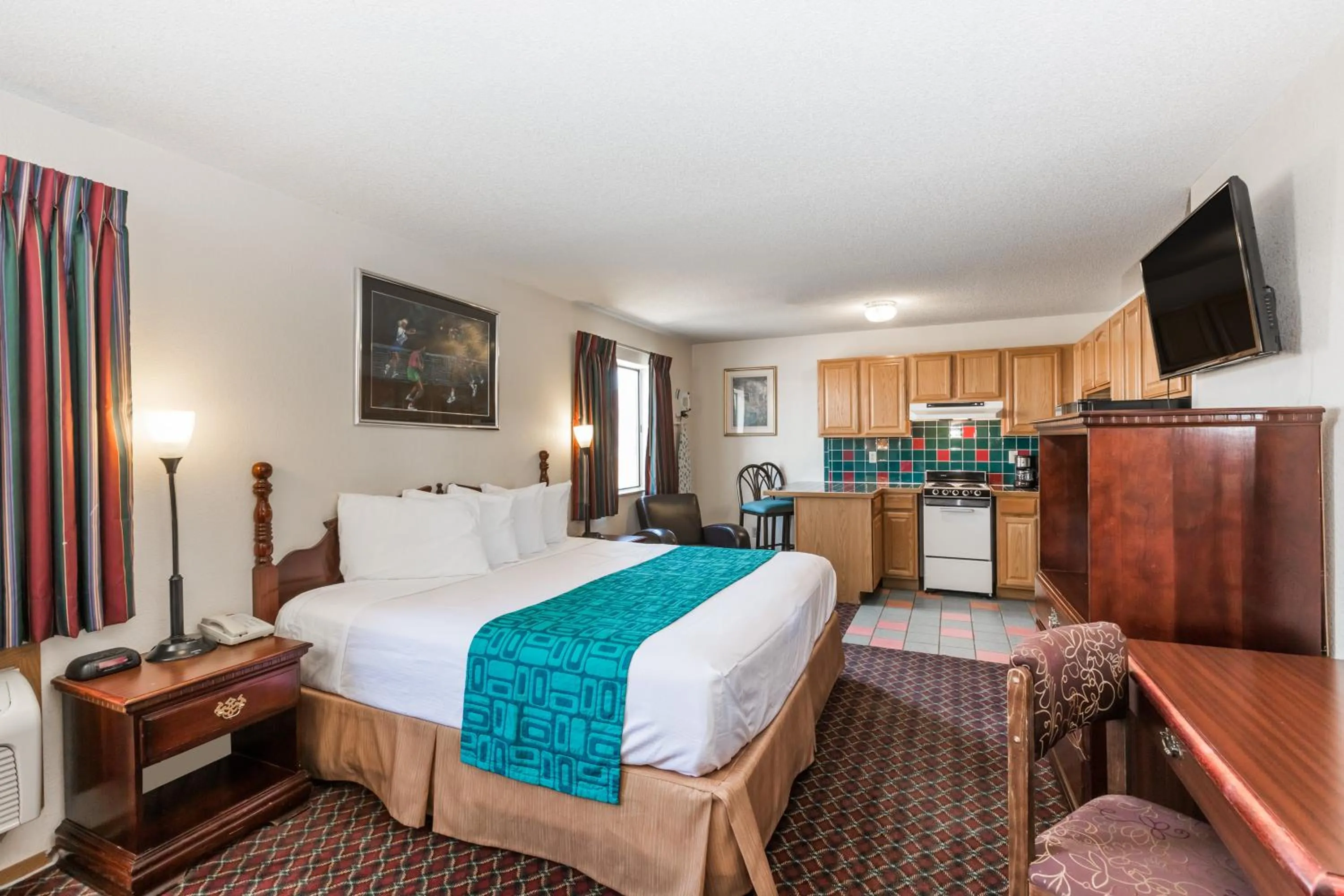 Bed in Howard Johnson by Wyndham Wichita Airport