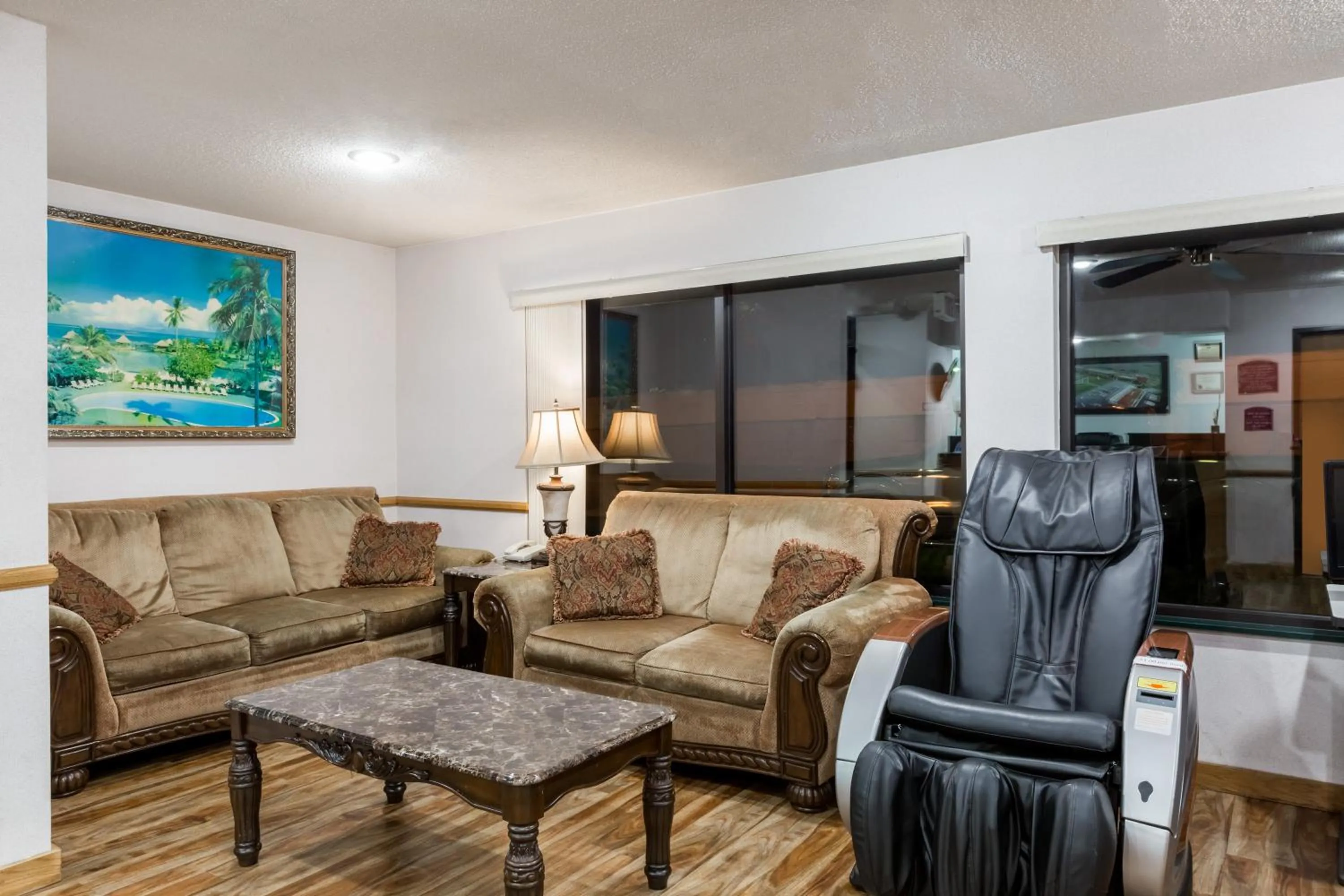 Lobby or reception in Howard Johnson by Wyndham Wichita Airport