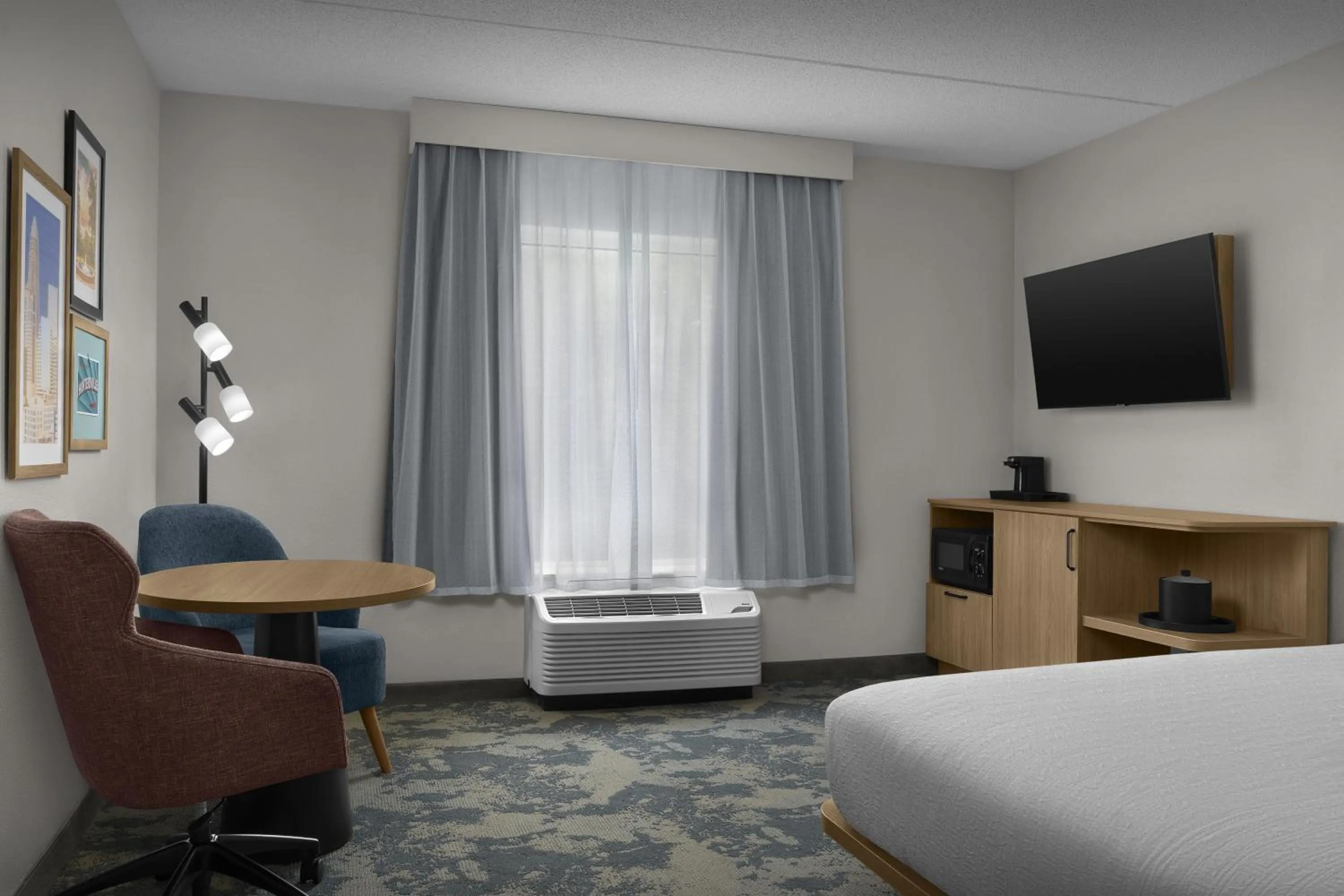 Bedroom, Bed in Hampton Inn & Suites Huntersville
