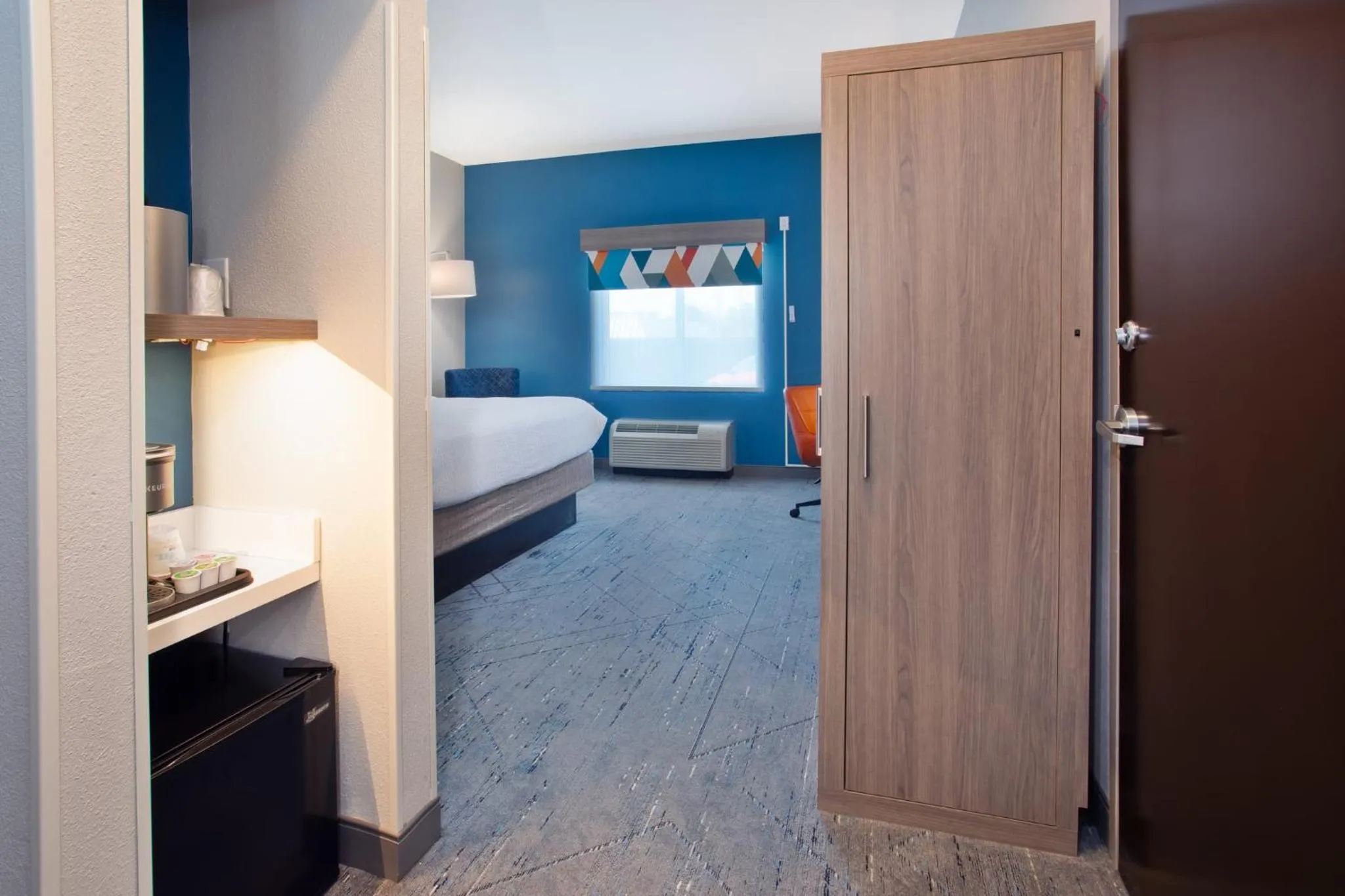 Photo of the whole room, Bed in Holiday Inn Express Augusta North by IHG