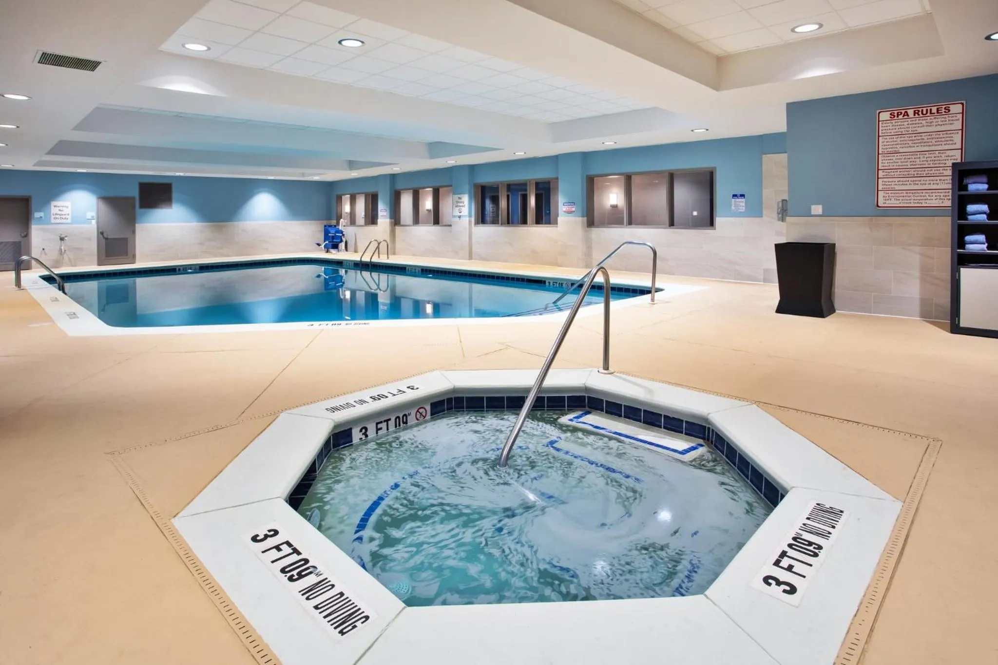 Swimming pool in Holiday Inn Express Augusta North by IHG