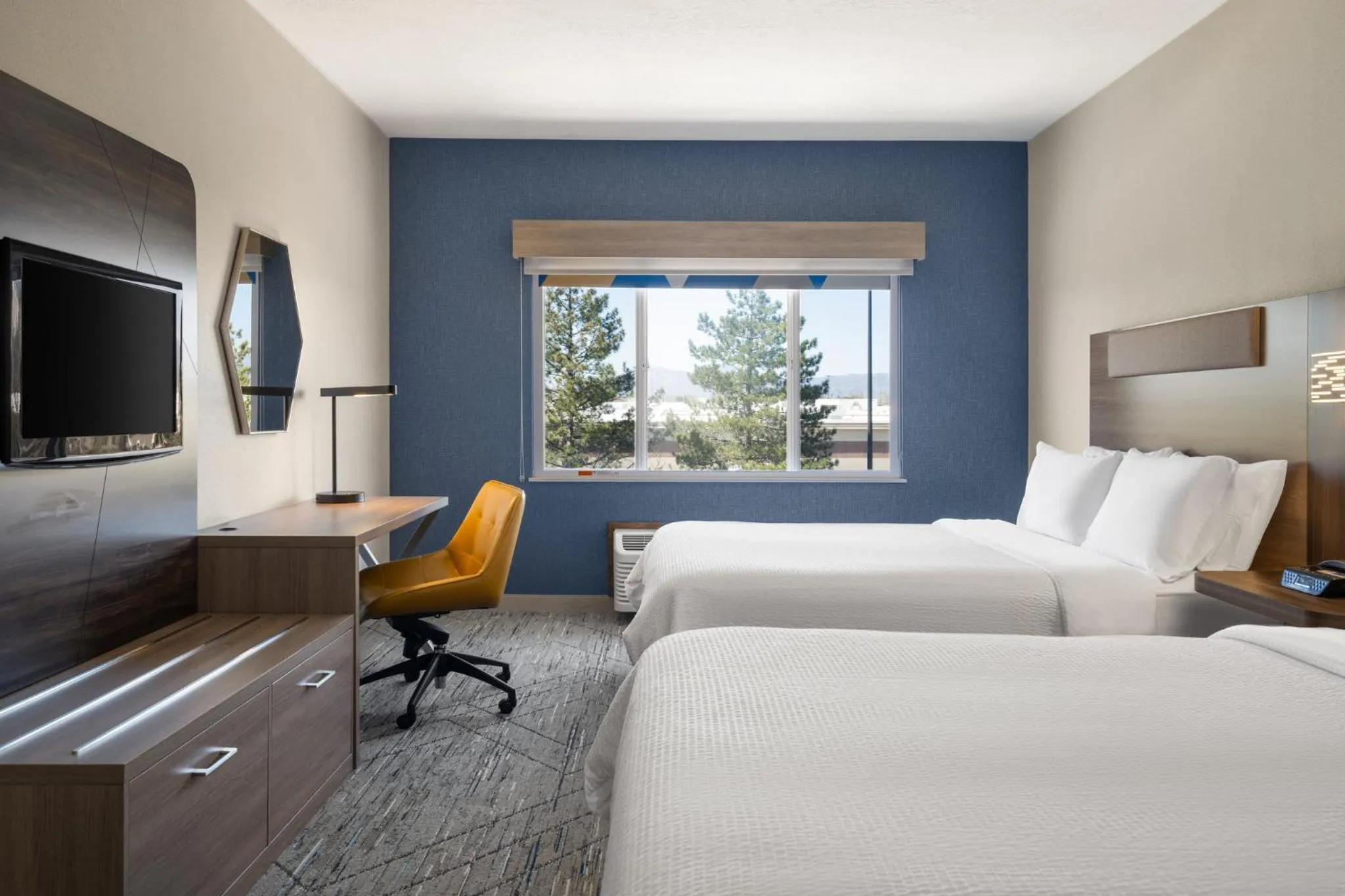 Photo of the whole room, Bed in Holiday Inn Express & Suites American Fork - North Provo by IHG