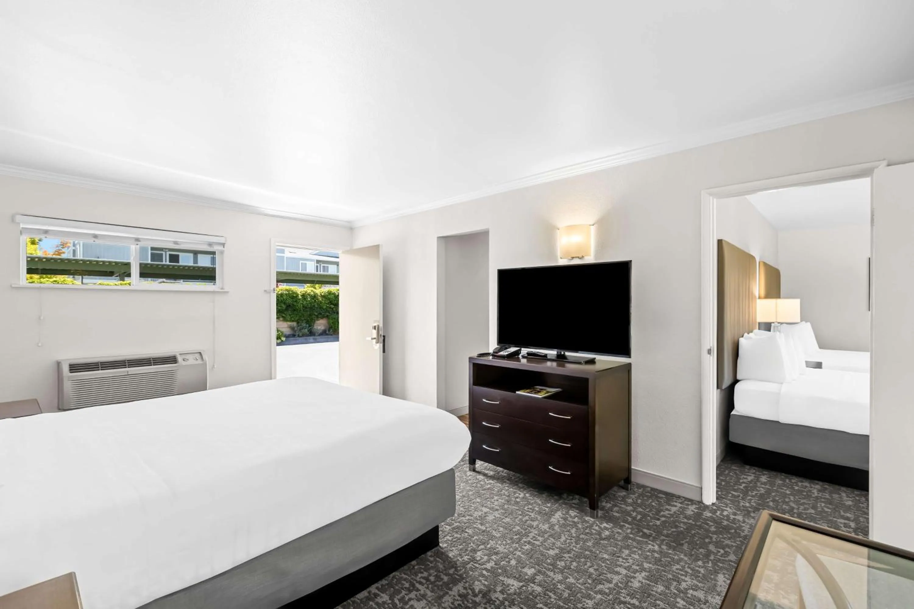 Photo of the whole room, Bed in Best Western Garden Inn