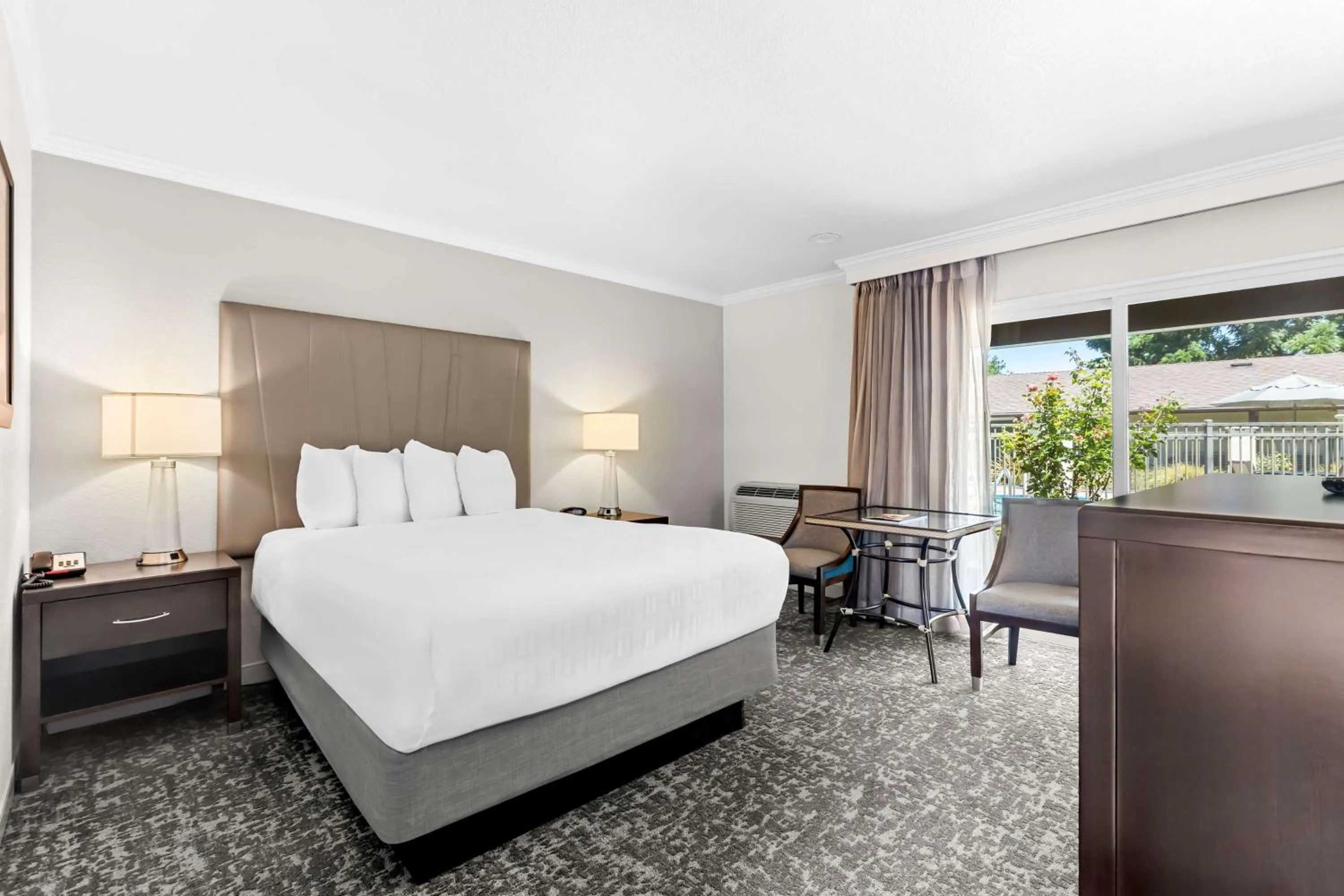 Bedroom, Bed in Best Western Garden Inn