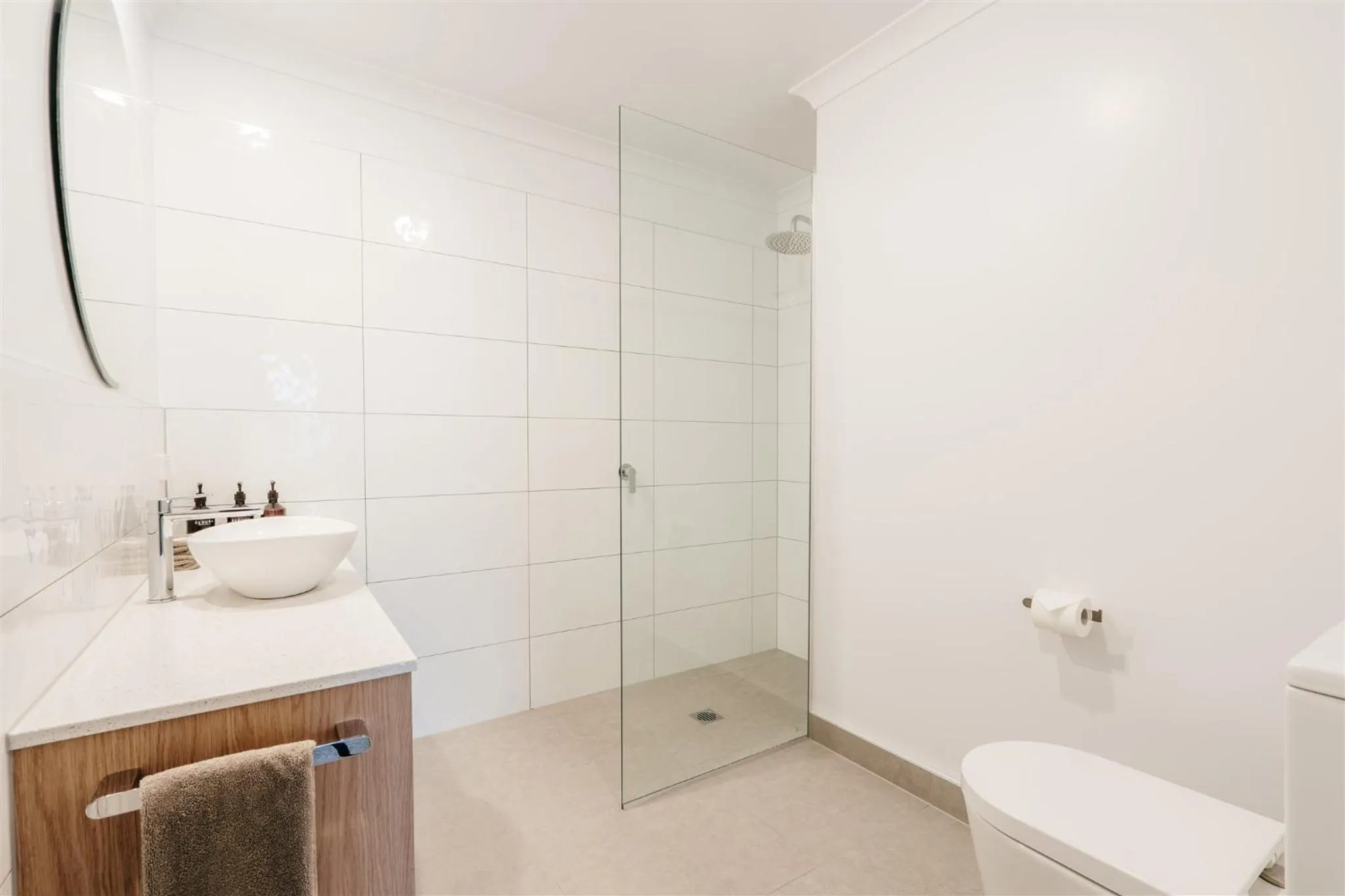 Shower in Waratah On York