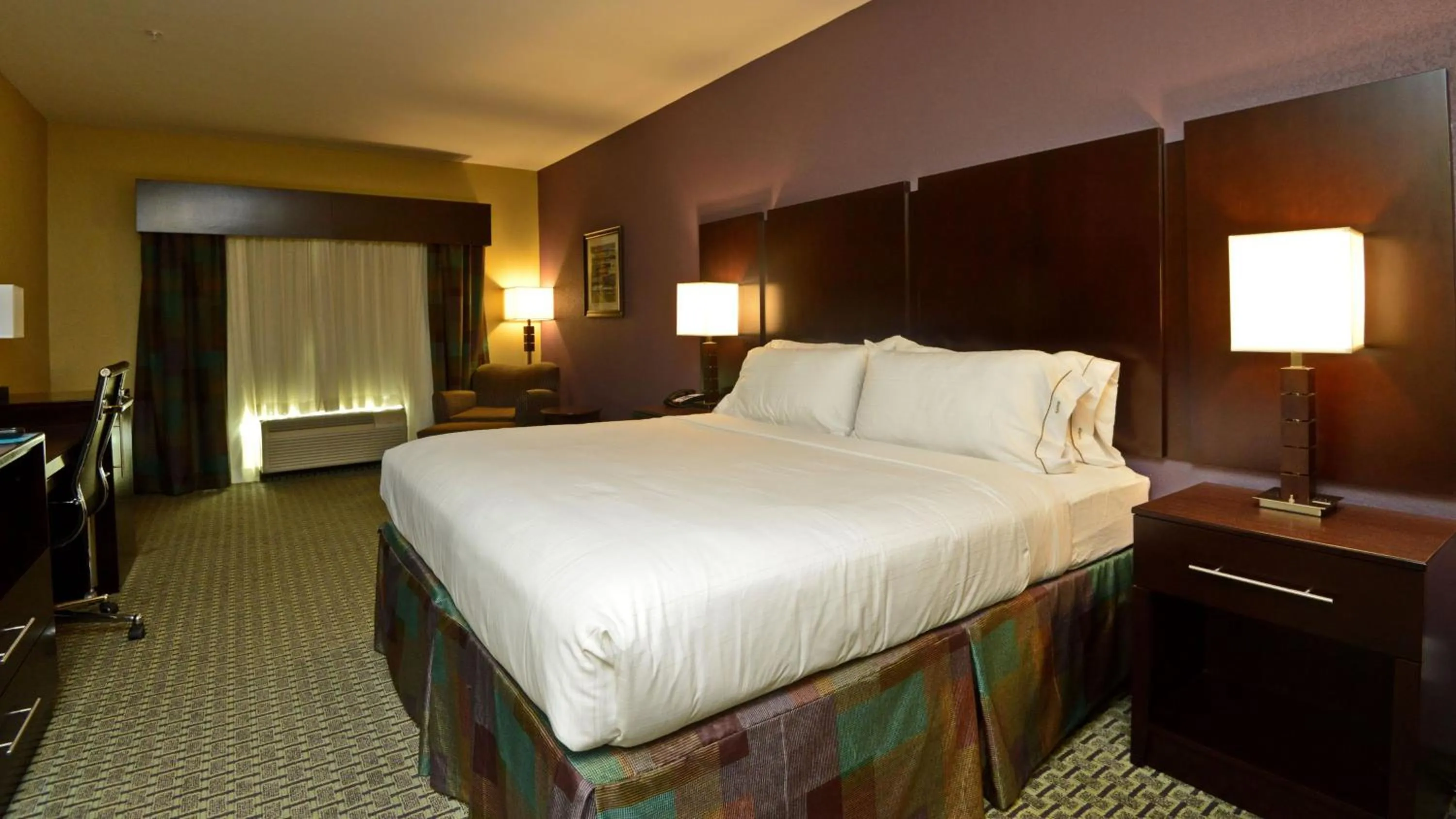 Photo of the whole room, Bed in Holiday Inn Express Baton Rouge North by IHG