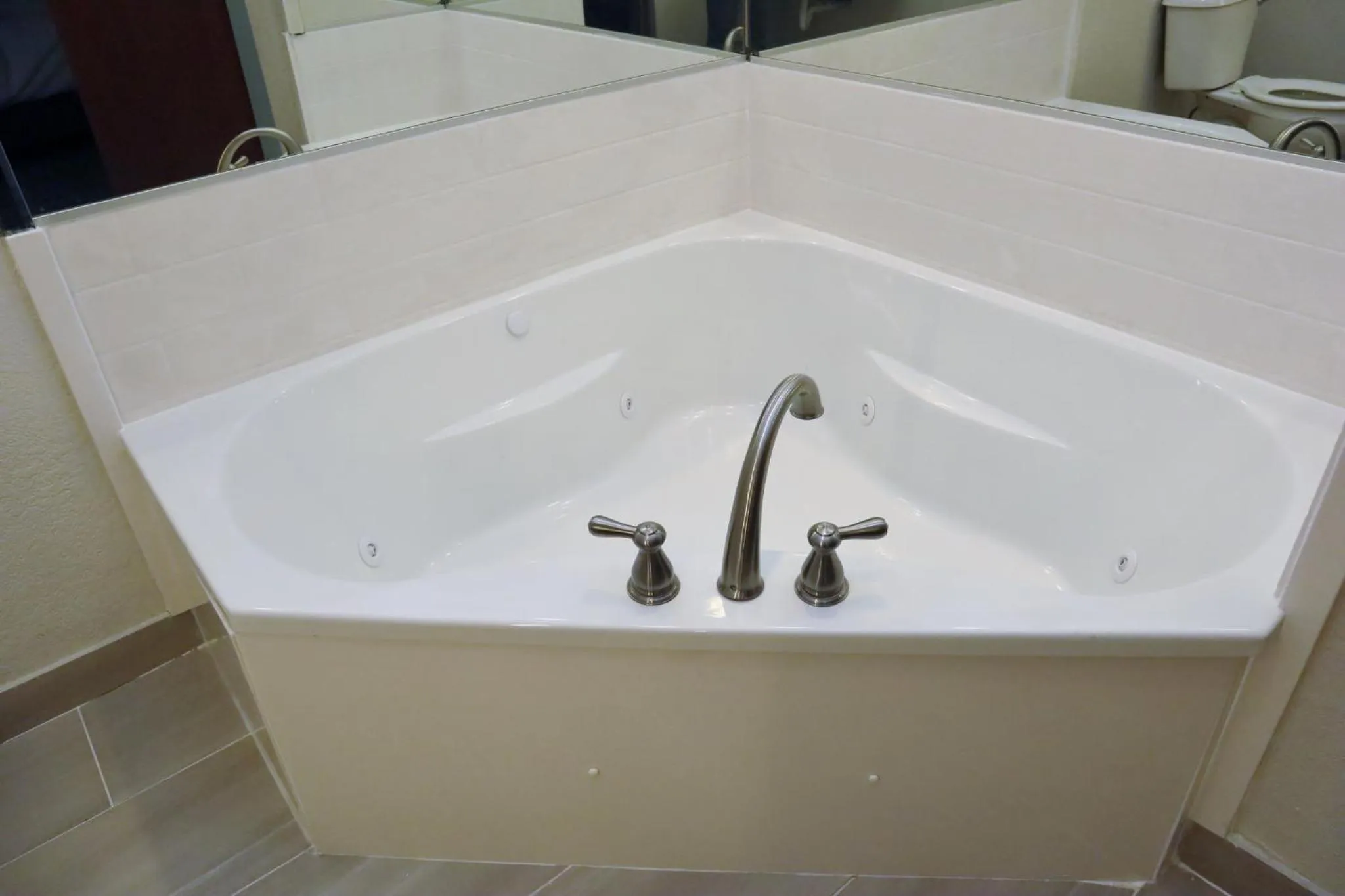 Photo of the whole room in Holiday Inn Express Baton Rouge North by IHG