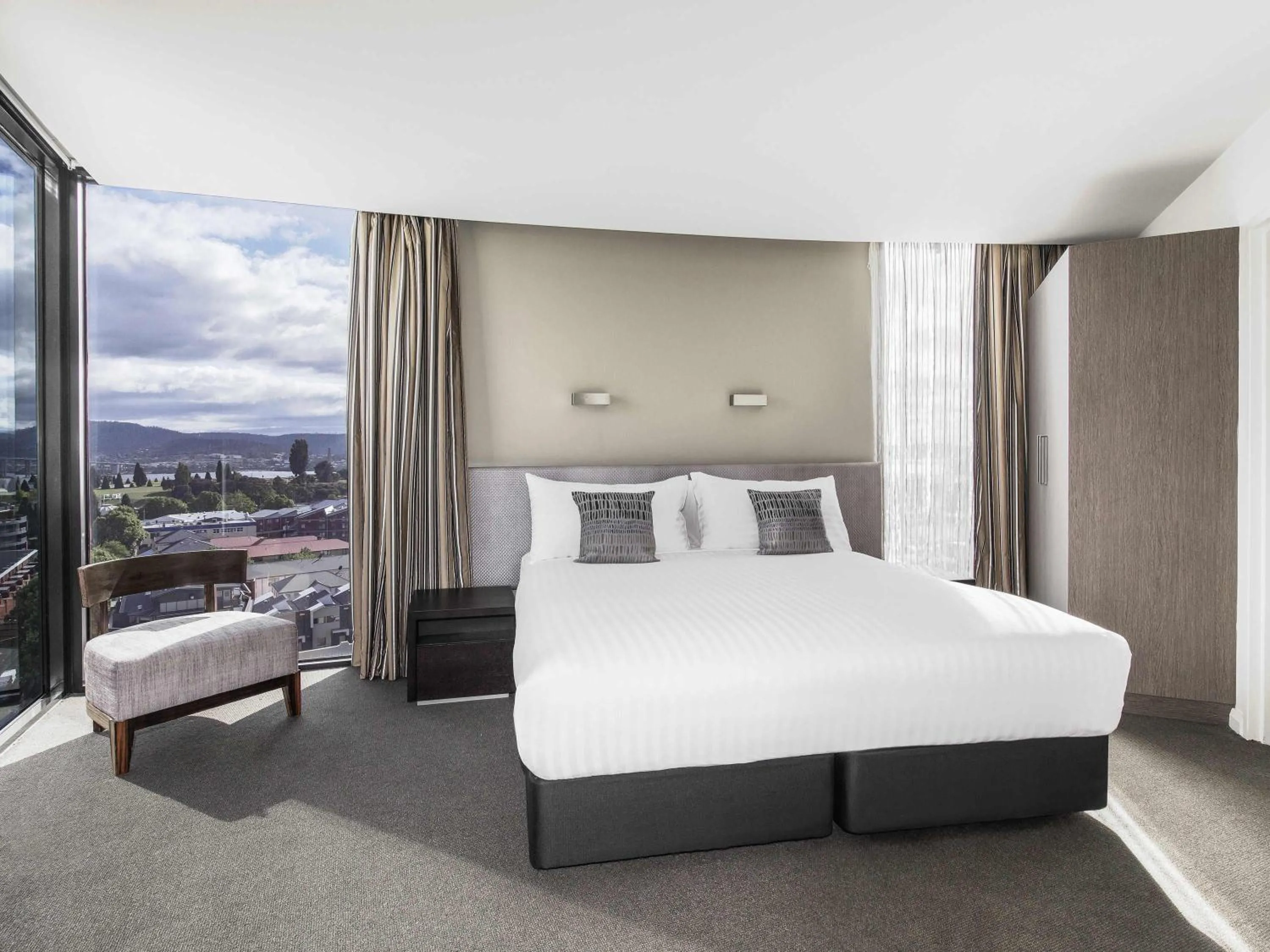 Bedroom, Bed in Mantra Collins Hotel