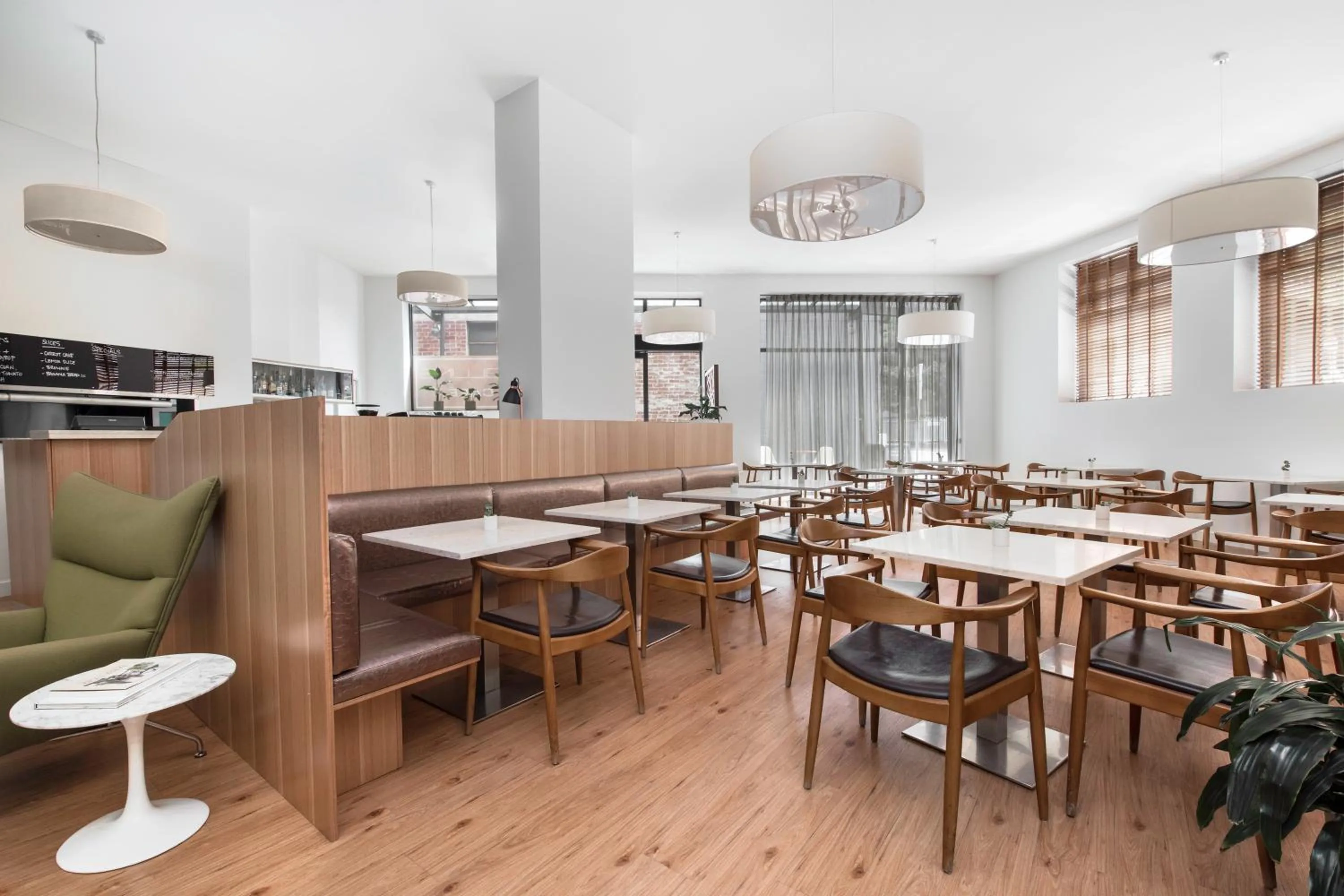 Restaurant/places to eat in Mantra Collins Hotel