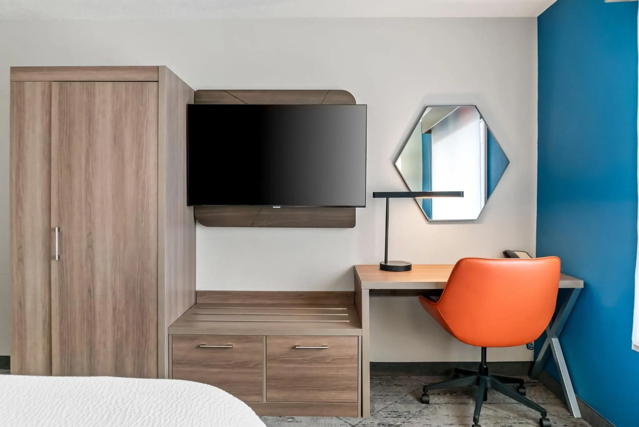 Photo of the whole room, Bed in Holiday Inn Express Lapeer by IHG