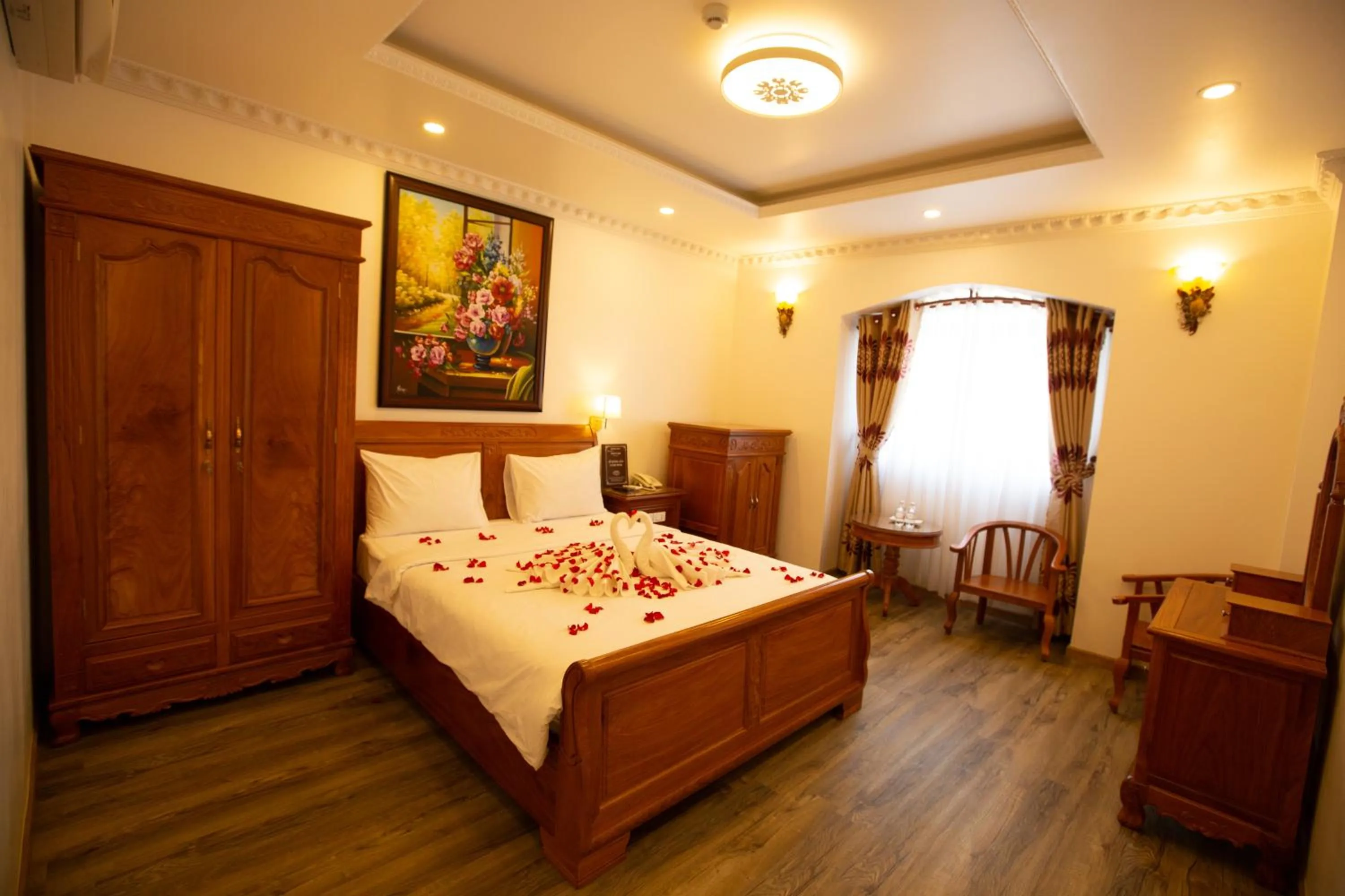 Bedroom, Bed in Dragon King 1 Hotel