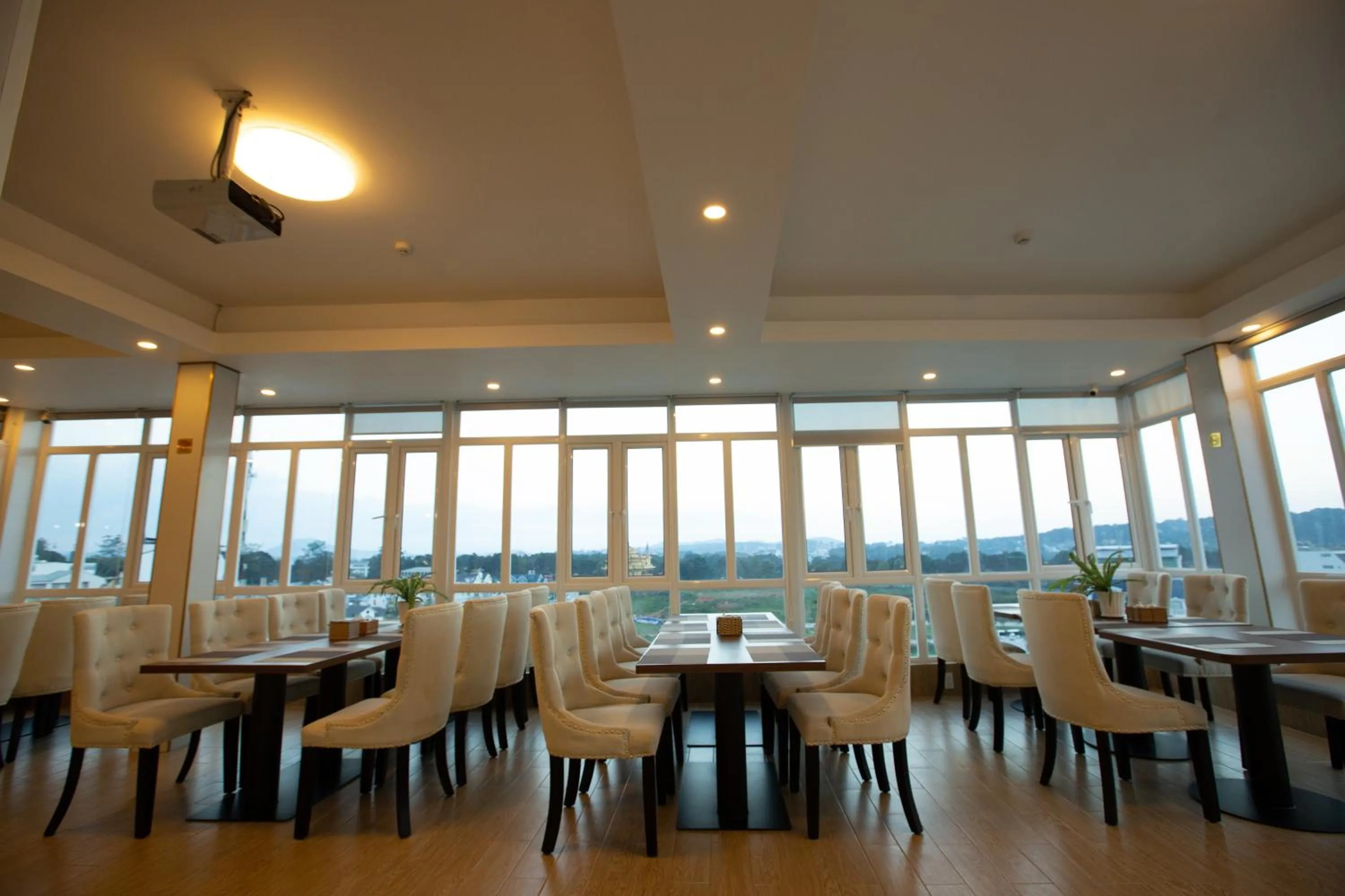 Restaurant/places to eat in Dragon King 1 Hotel