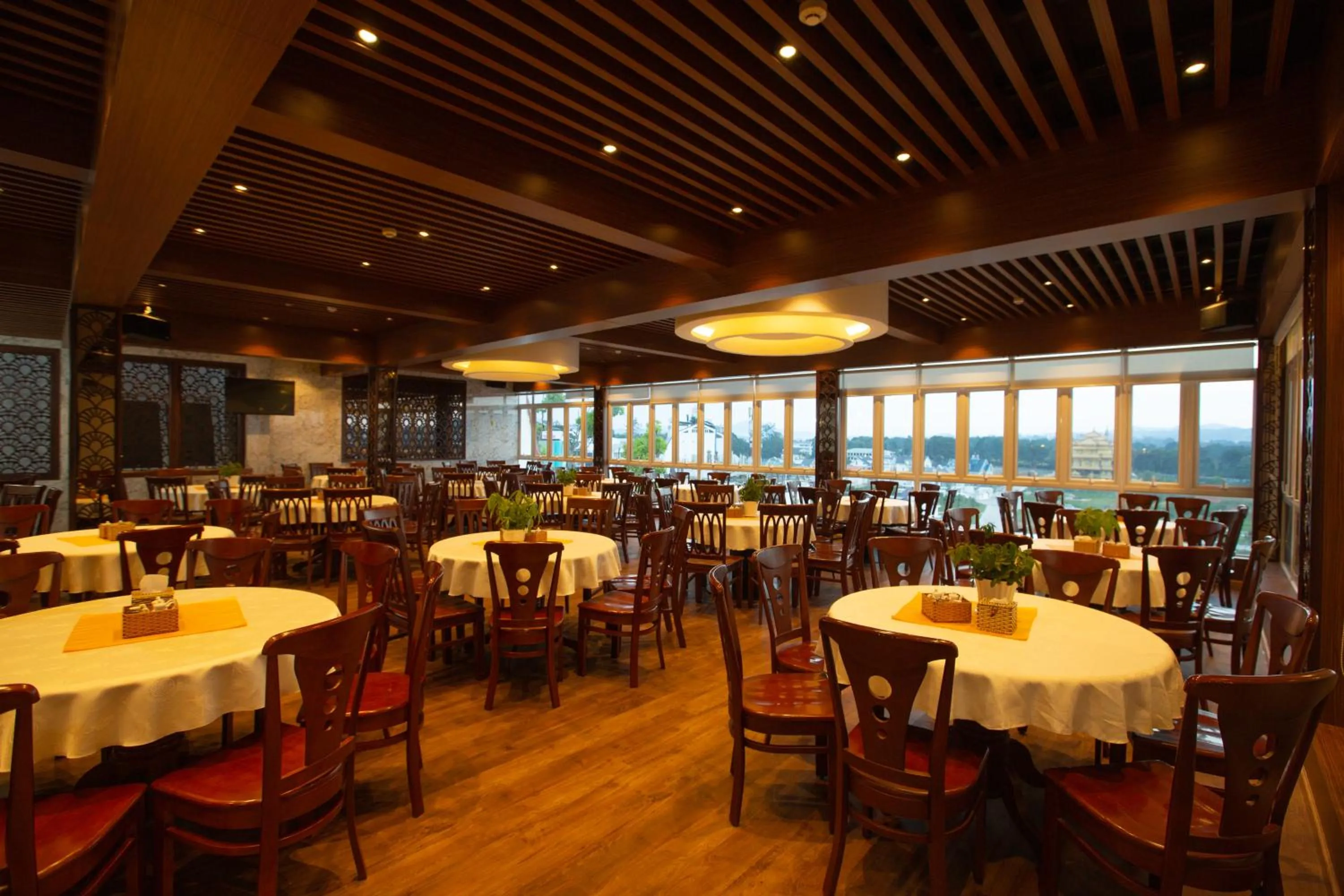 Restaurant/places to eat in Dragon King 1 Hotel