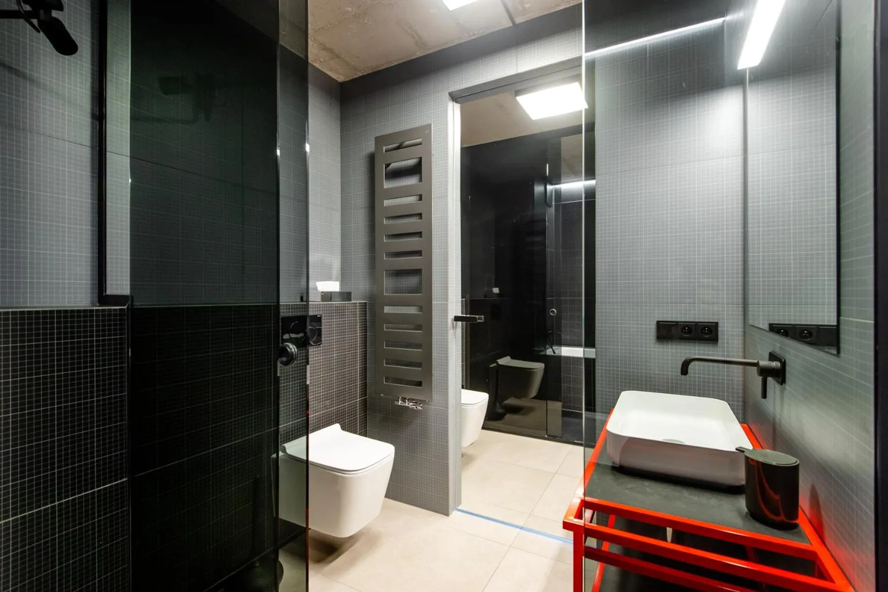 Shower in Super-Apartamenty International Fair
