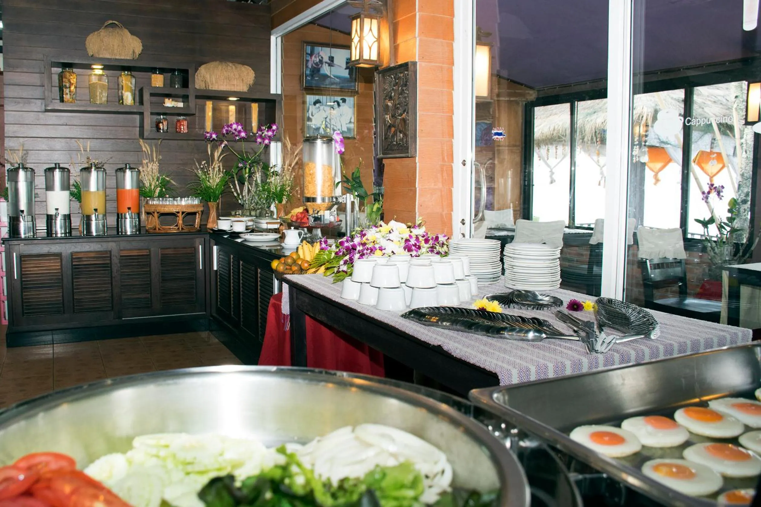 Food and drinks in Clean Beach Resort