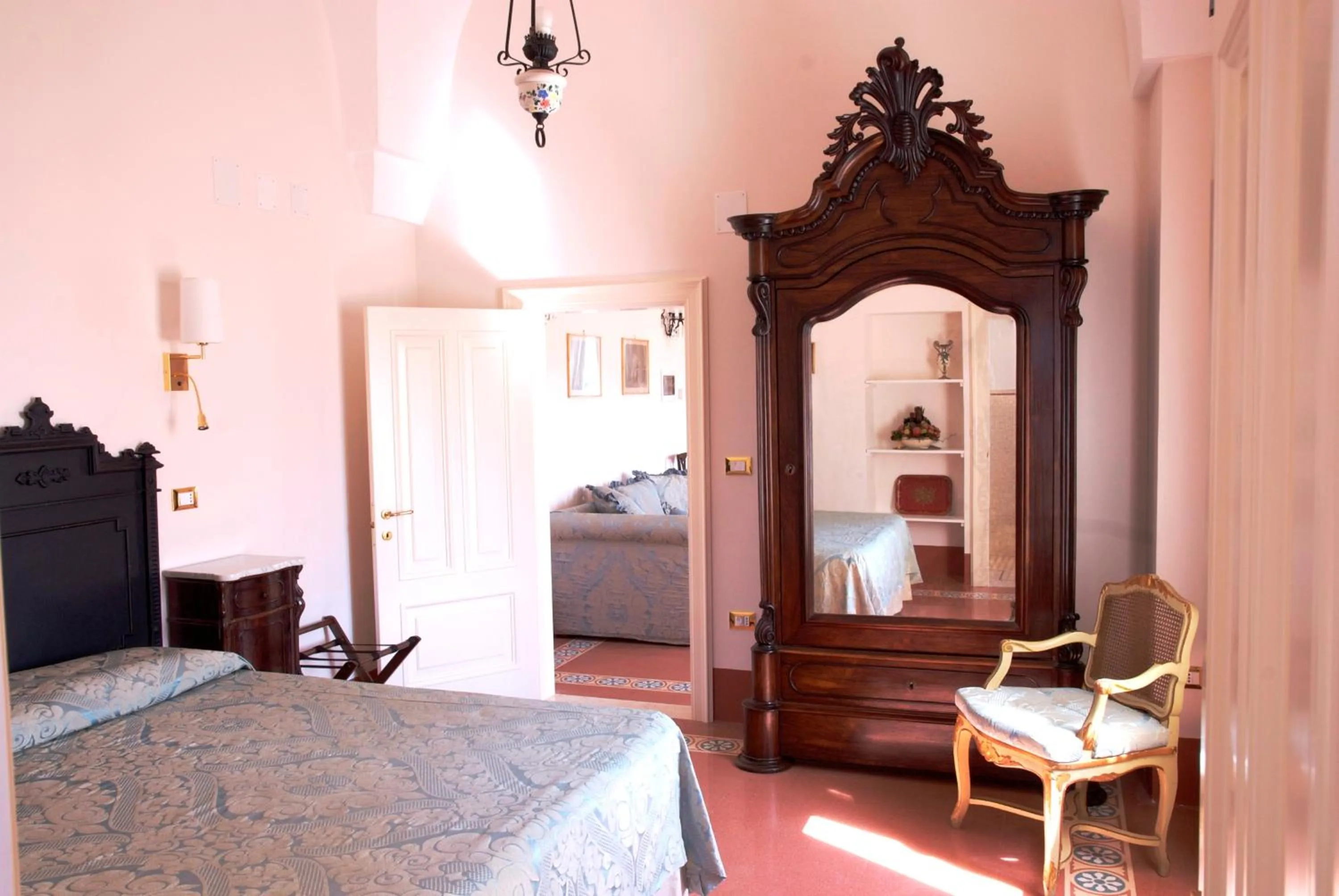 Photo of the whole room in Masseria Salamina