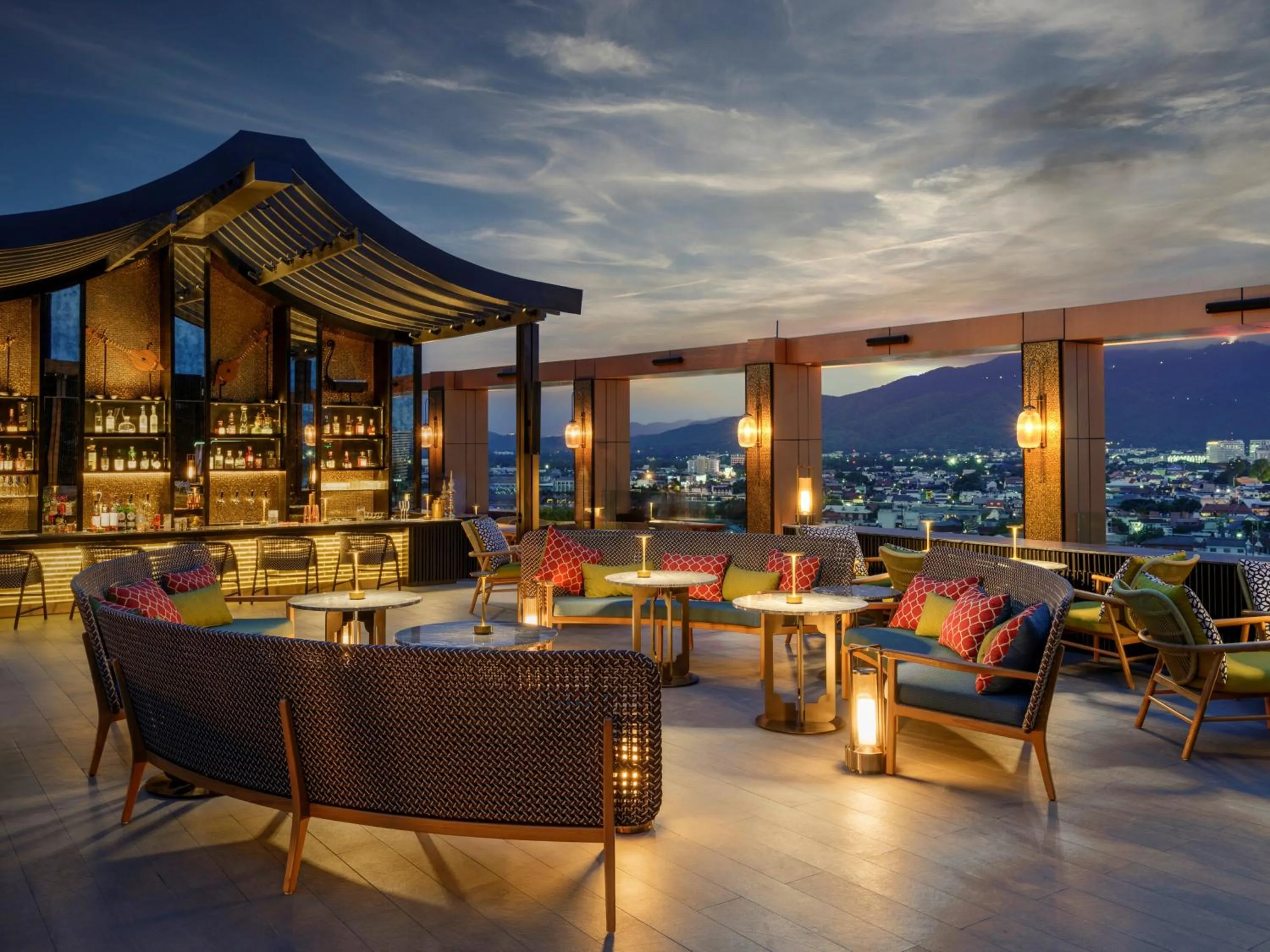 Lounge or bar in InterContinental Chiang Mai The Mae Ping by IHG