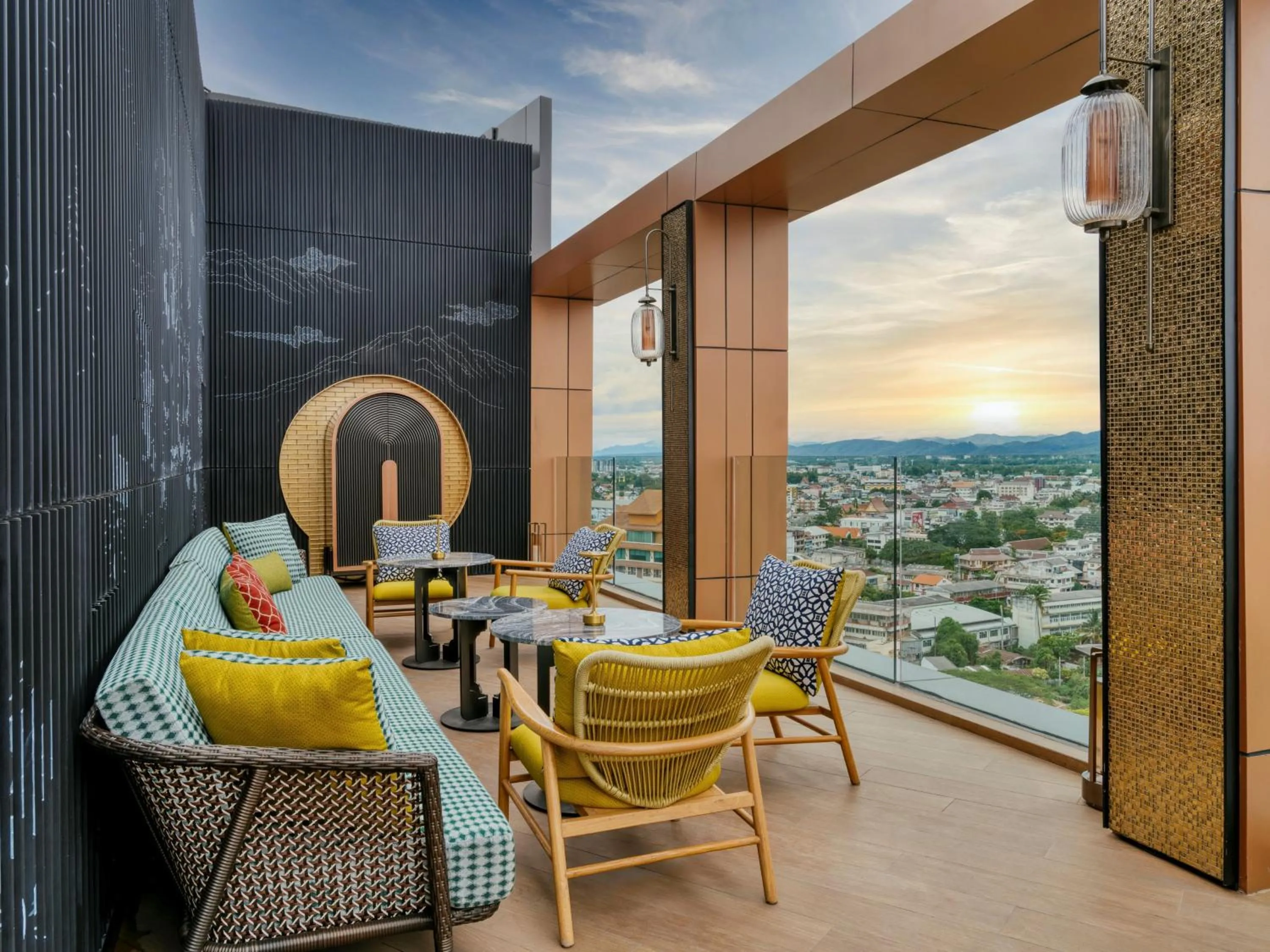 Lounge or bar in InterContinental Chiang Mai The Mae Ping by IHG