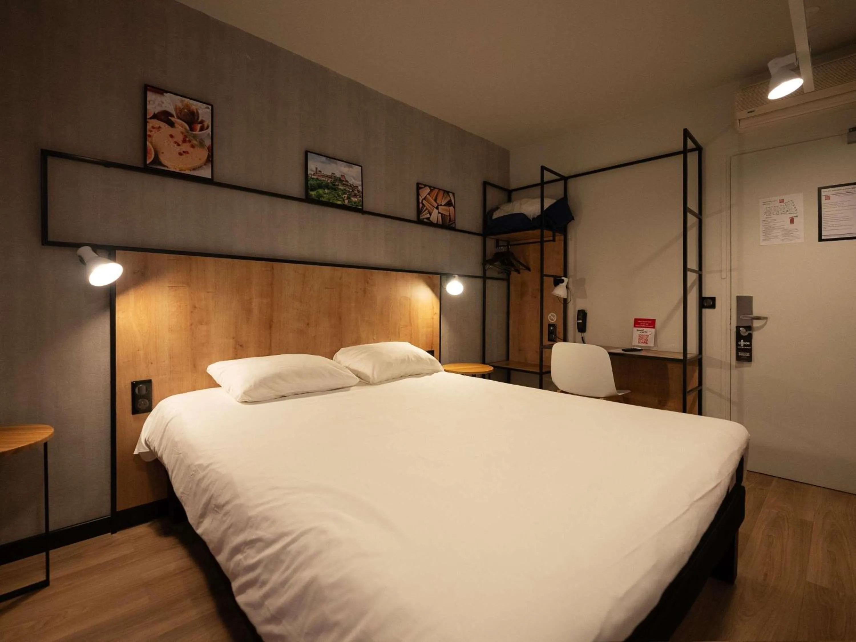 Bedroom, Bed in Ibis Brive Centre