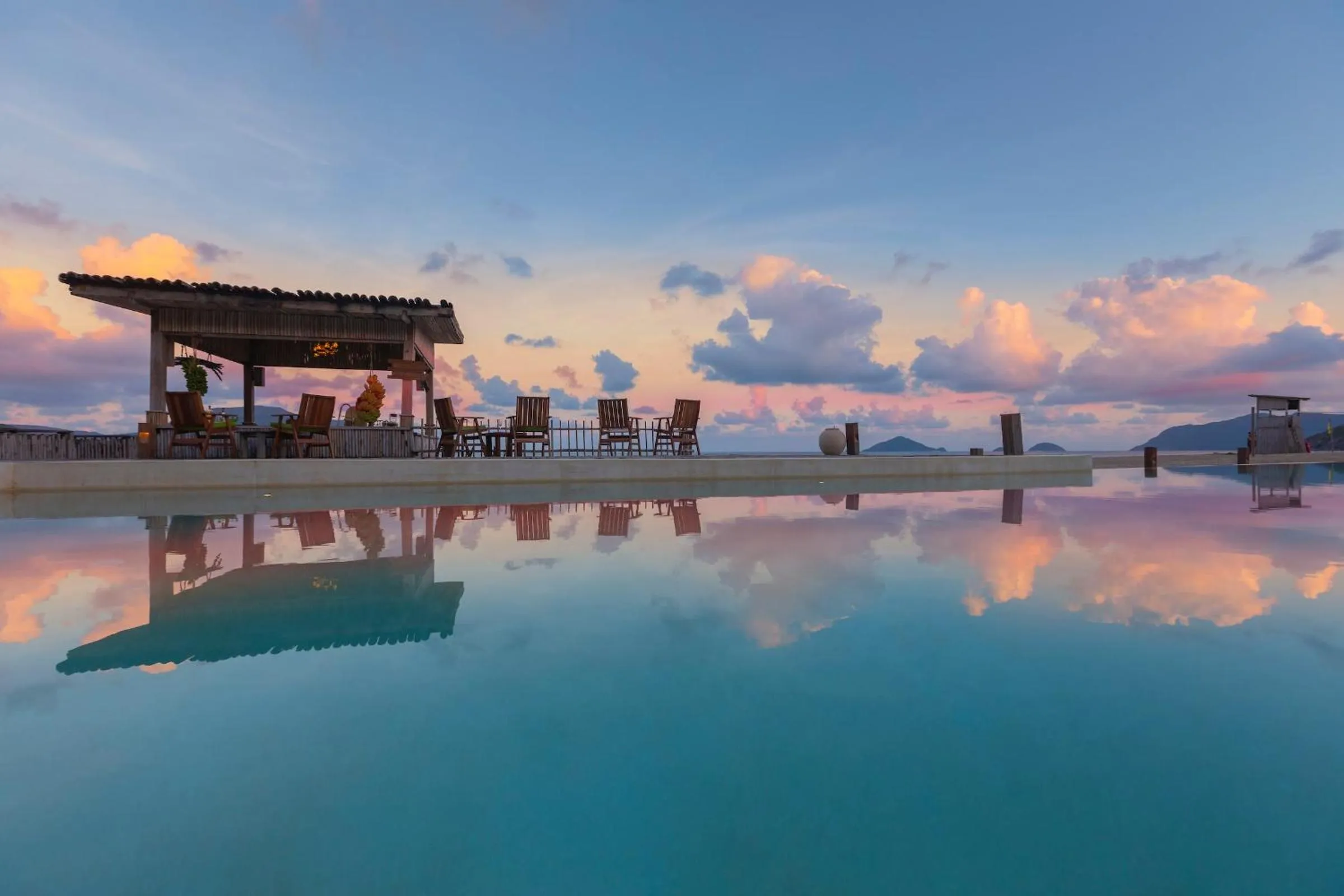 Lounge or bar in Six Senses Con Dao - Turtle Island Paradise