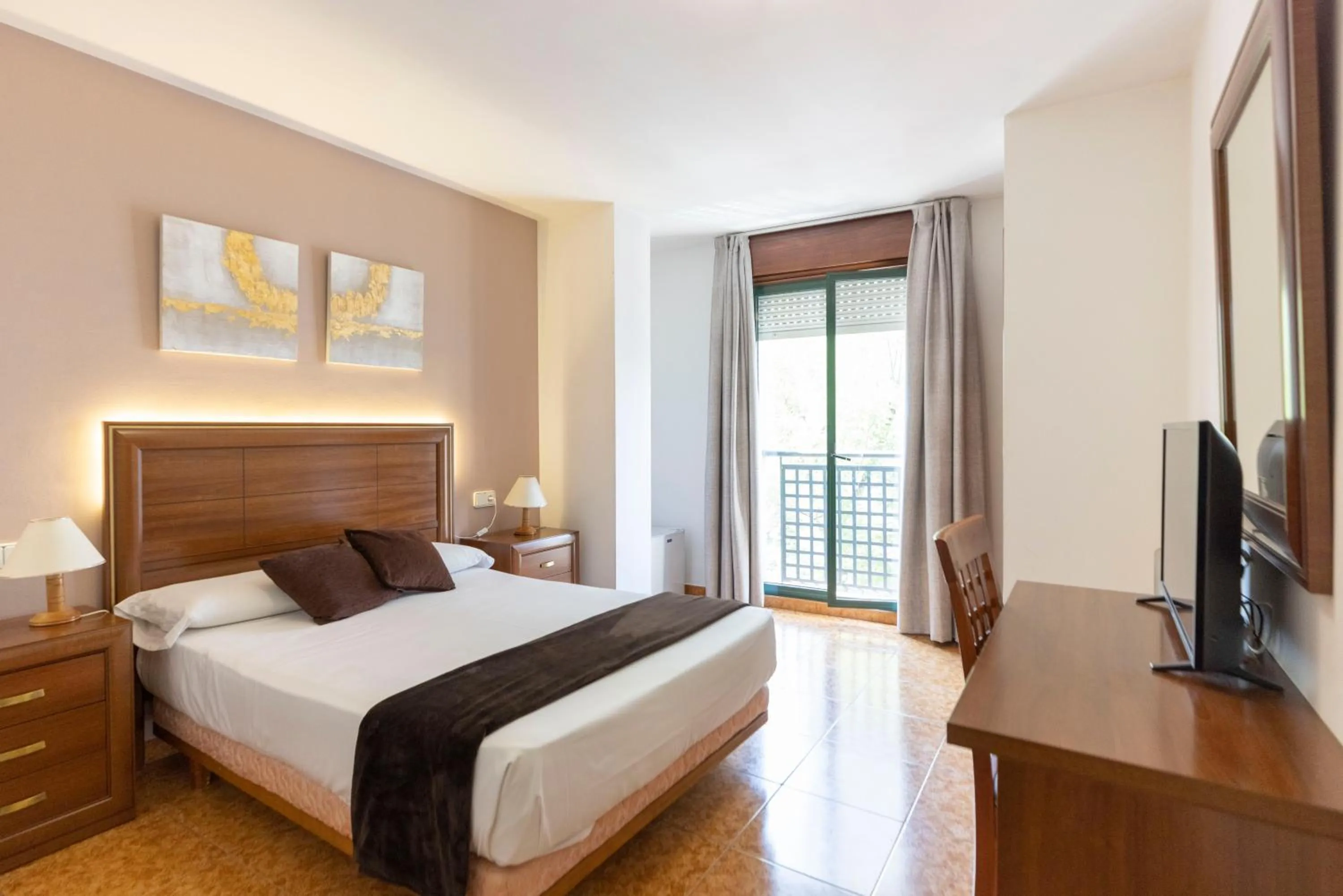 Bedroom, Bed in Hotel Madrid