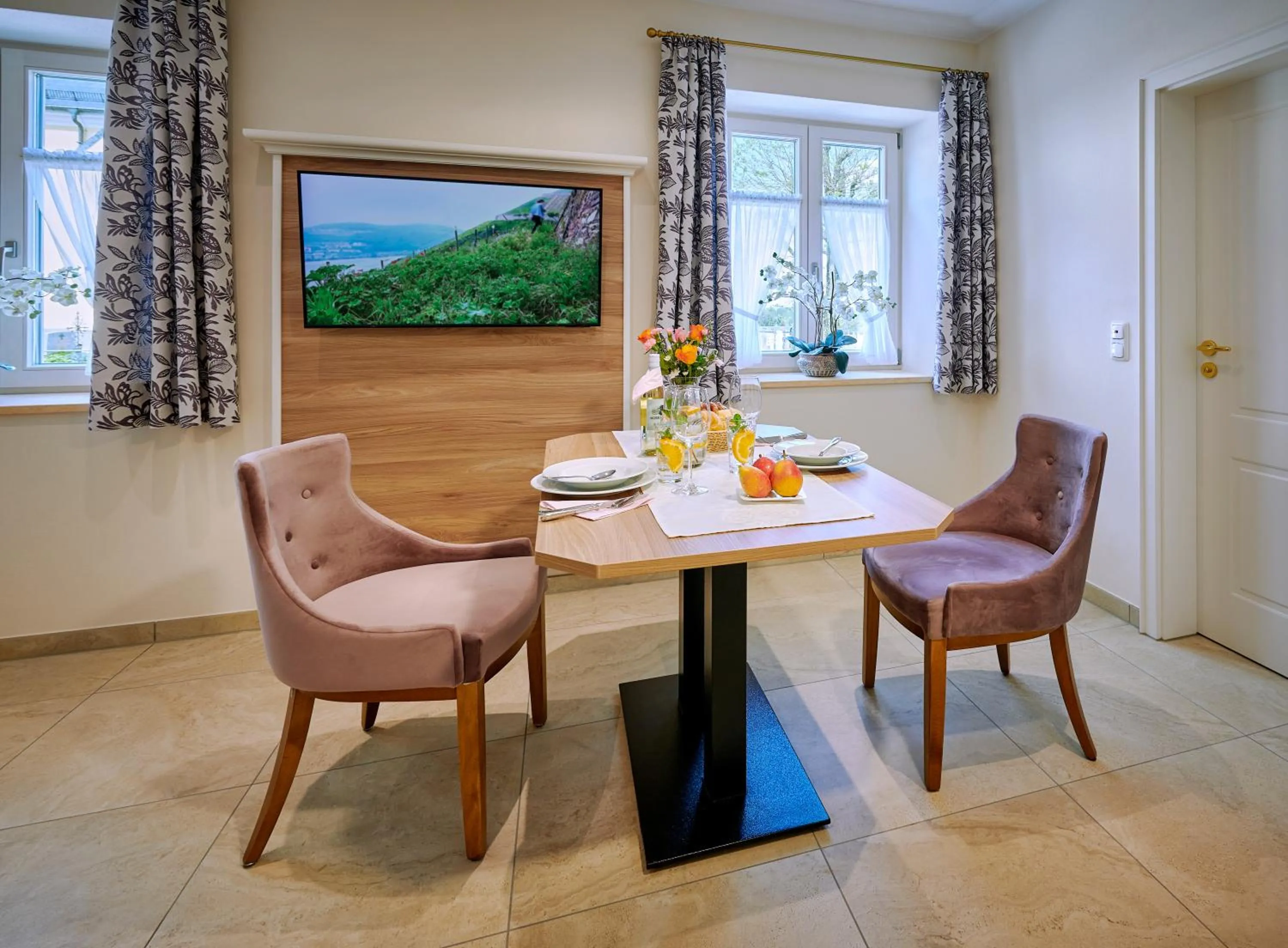 Dining area in Ferienwohnungen im Bonnschloessl