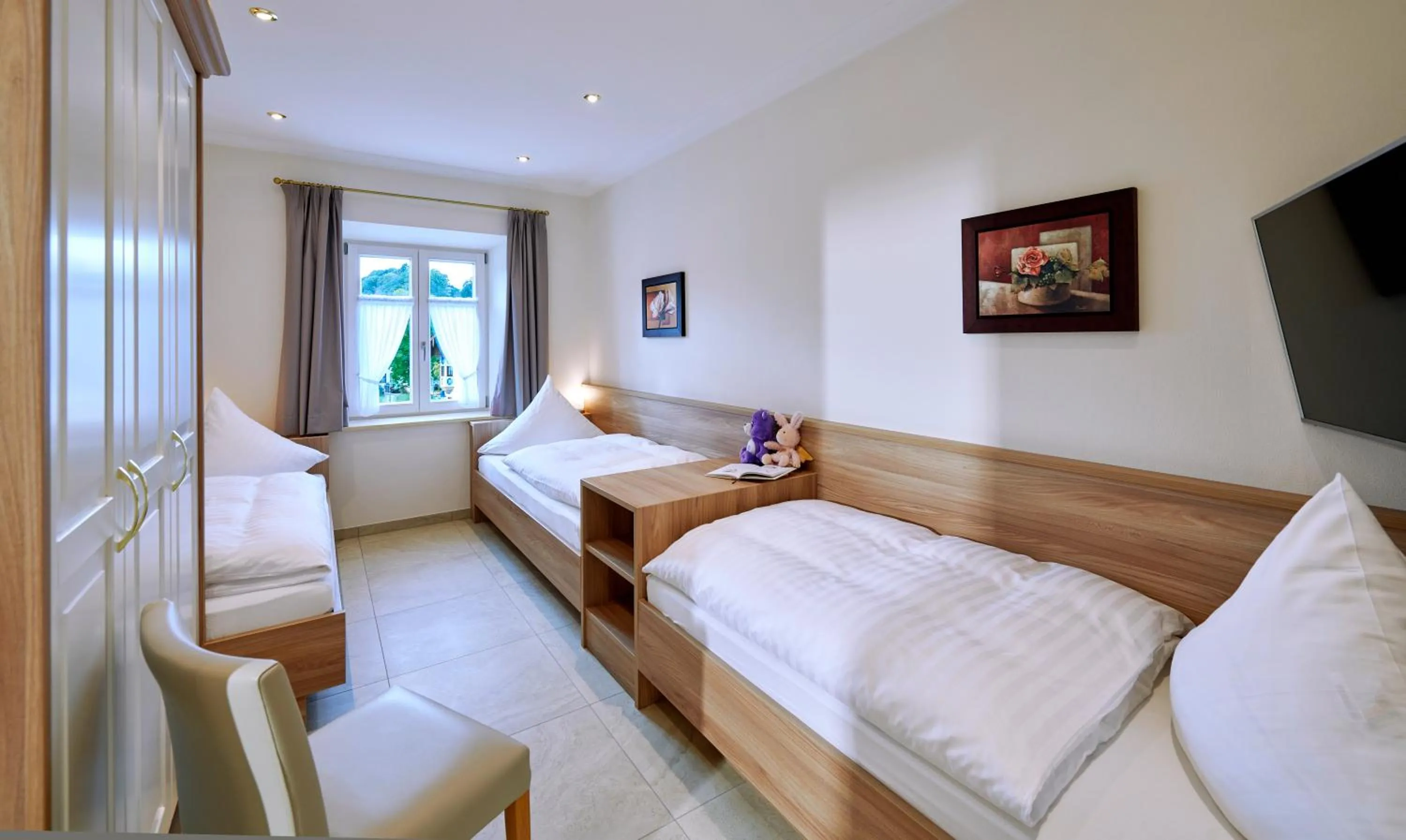 children, Bed in Ferienwohnungen im Bonnschloessl