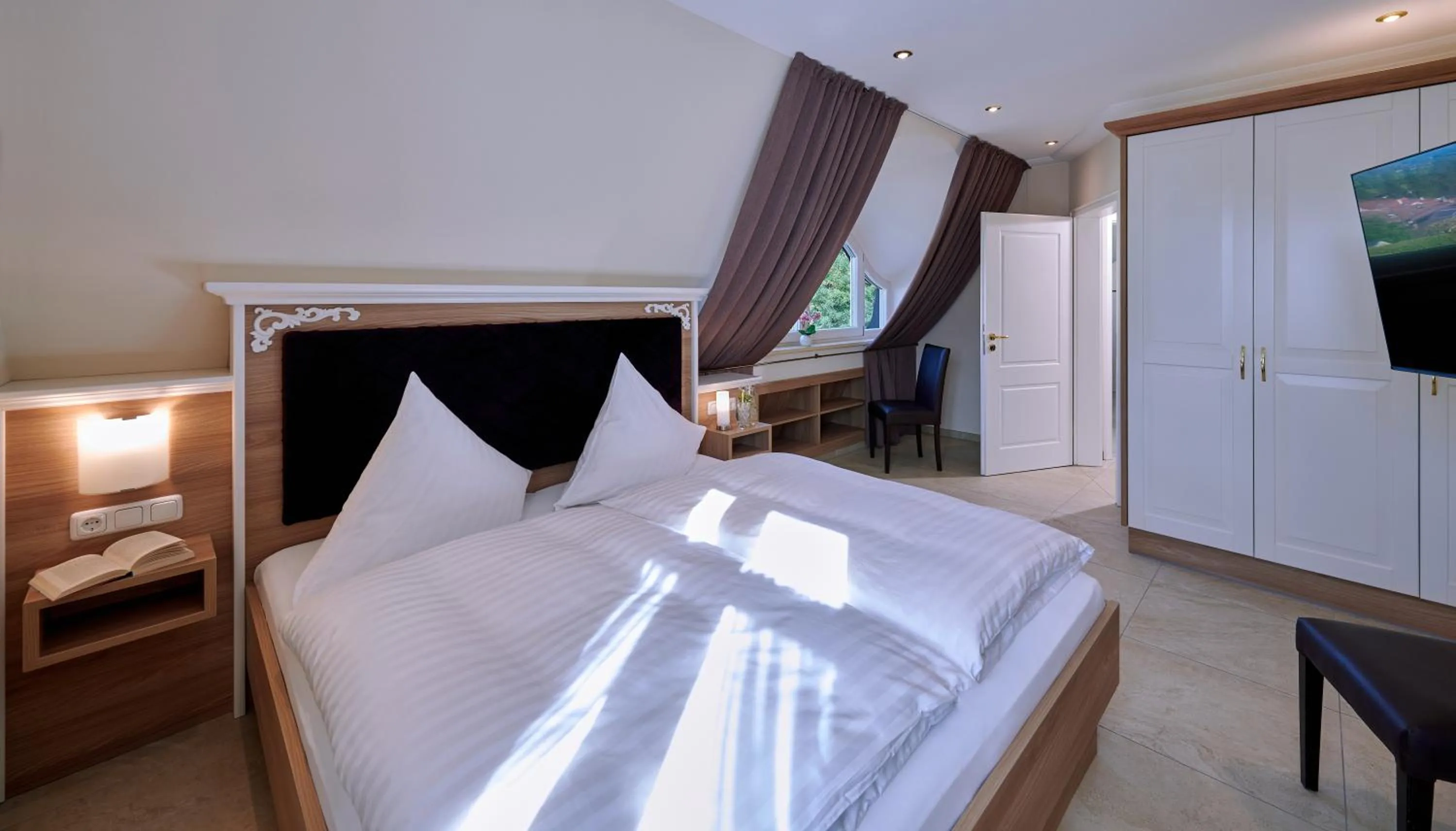 Bedroom, Bed in Ferienwohnungen im Bonnschloessl