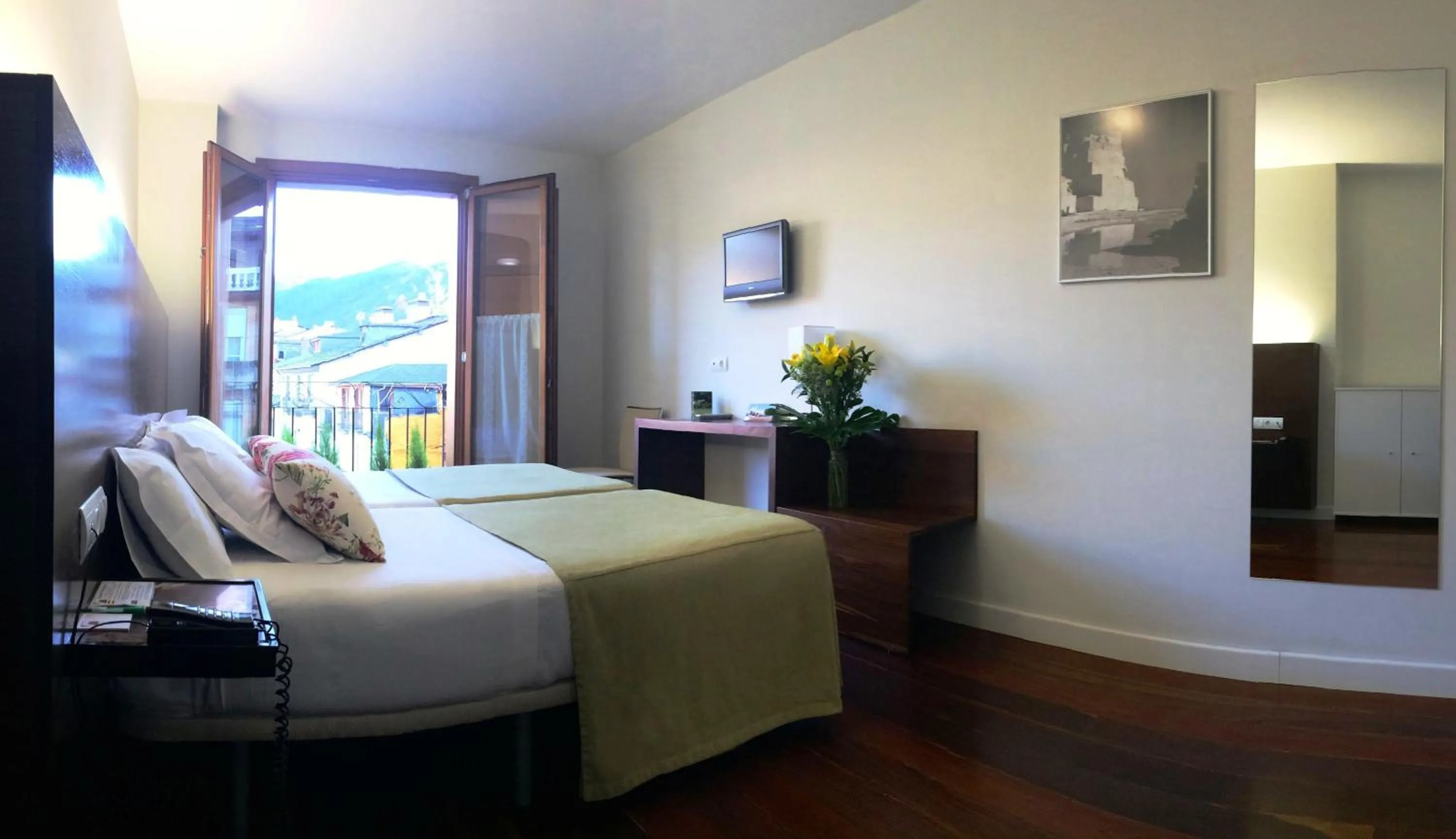 Bedroom, Bed in Plaza Mayor