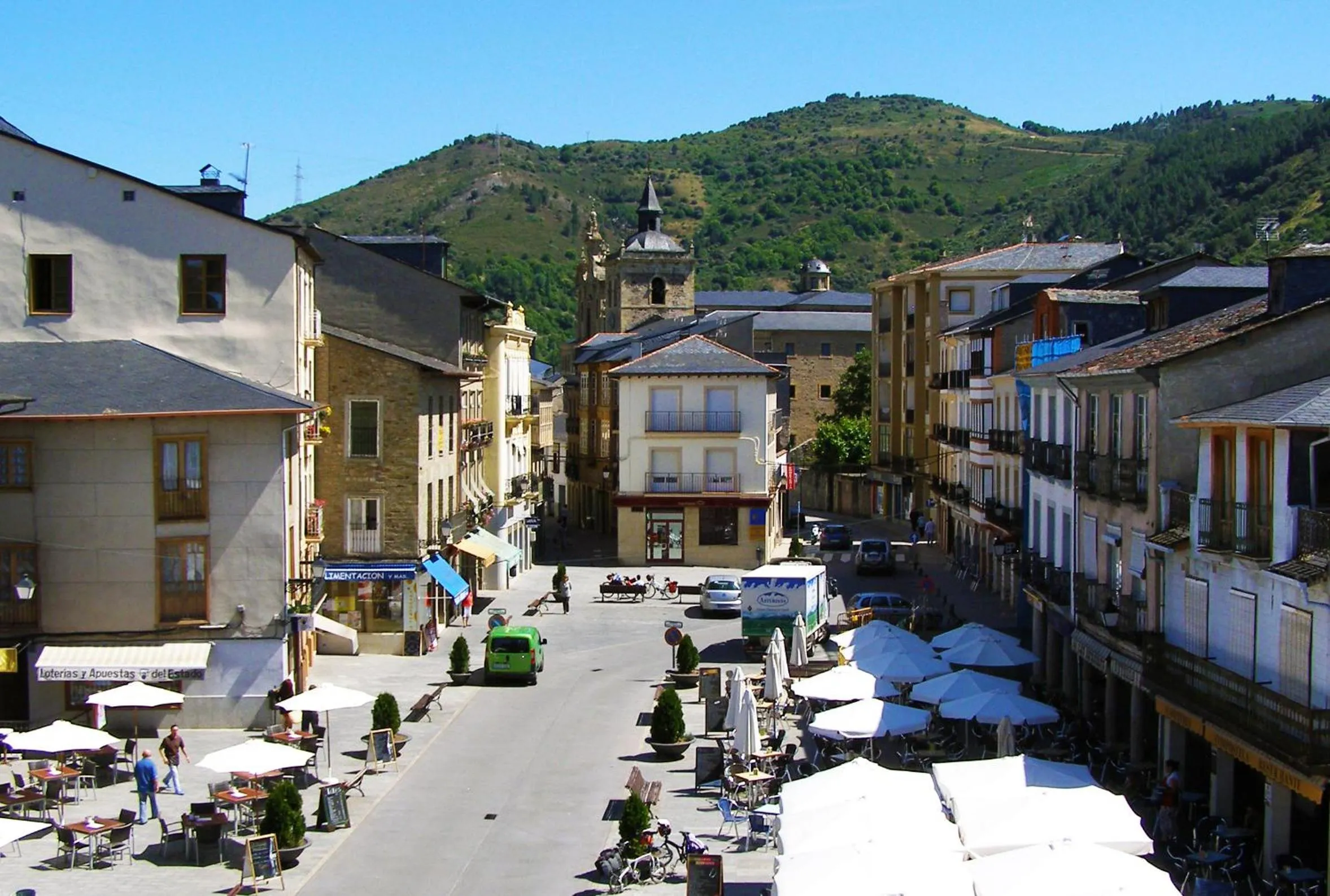 Area and facilities in Plaza Mayor