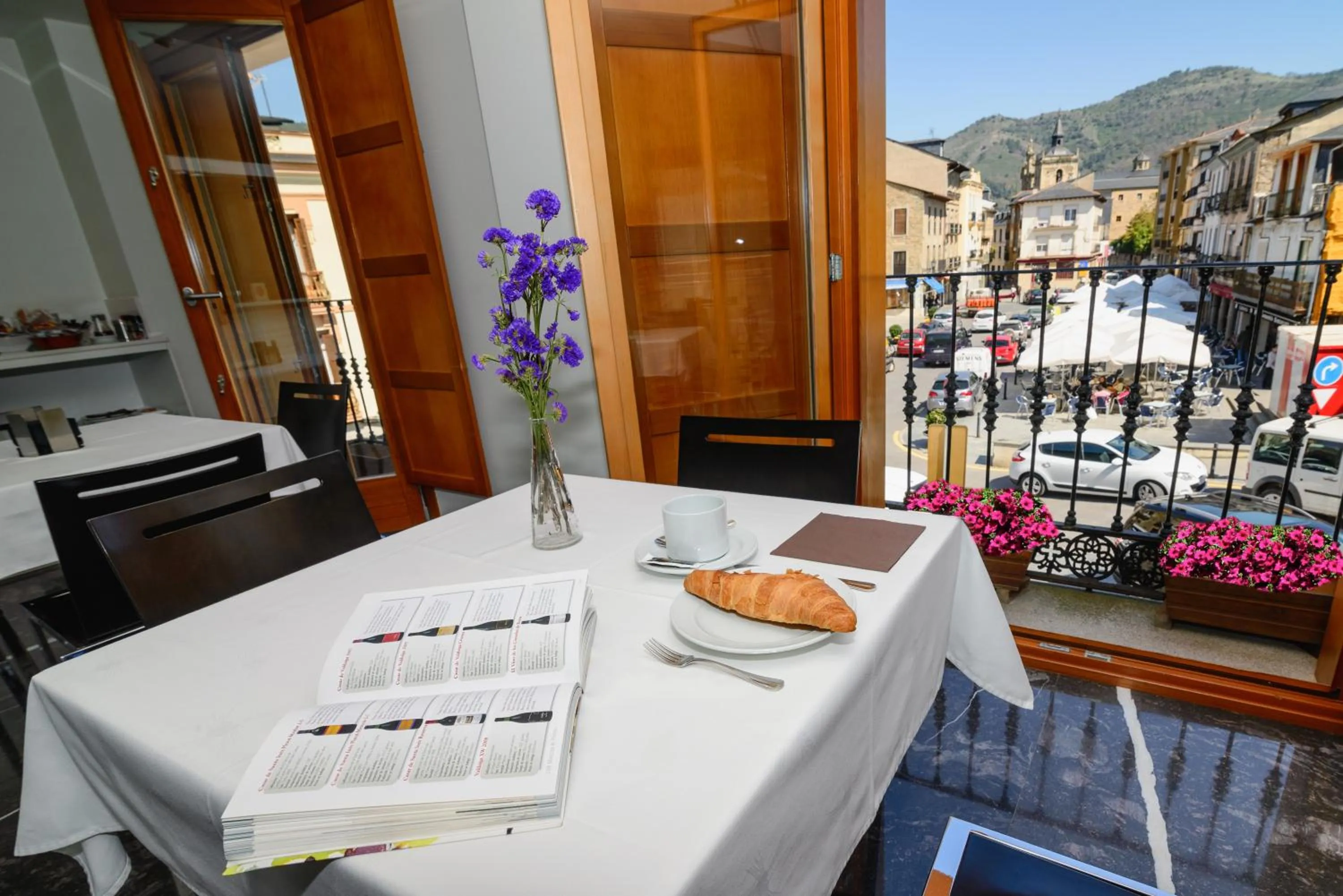 Spring in Plaza Mayor